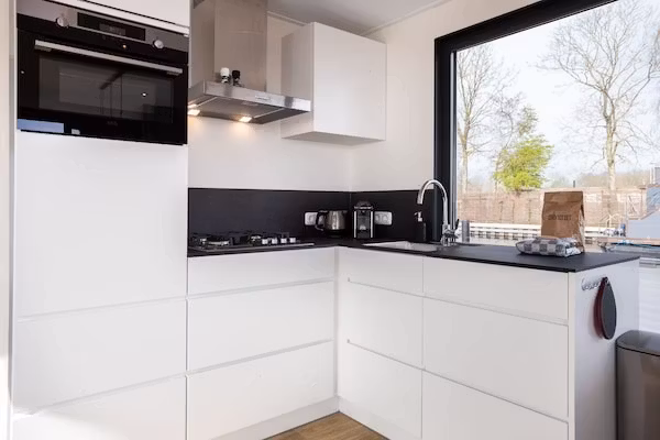 Houseboat 'de Valreep' met tuin - Paviljoenwei 2 in Offingawier - Foto 2 van 36