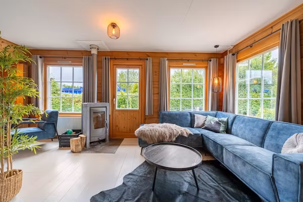 Casa Azul Finse stijl vakantiewoning 6pax aan het Zuidlaardermeer in Groningen - Foto 1 van 40