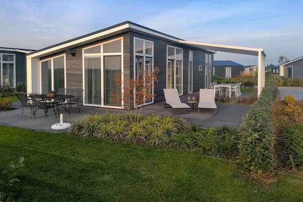 Water Resort Oosterschelde 45 in Wemeldinge - Foto 1 van 40