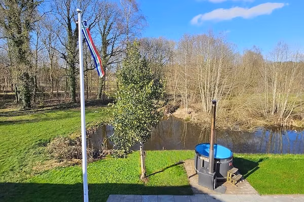 18 pers Ellersinghuis wellness met houtgestookte hottub