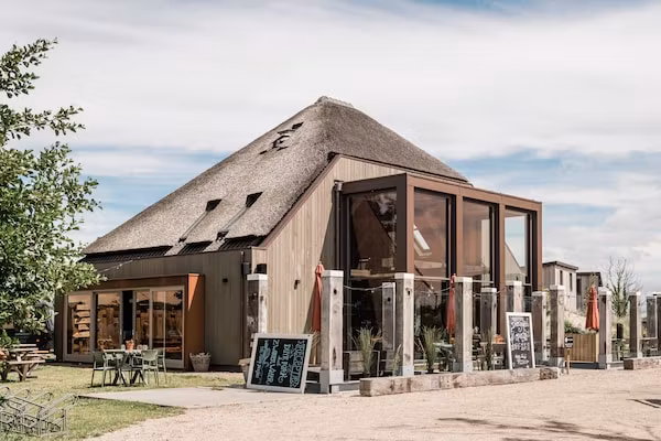 Beach Lodge Luxe - Duynpark in Callantsoog - Foto 1 van 21