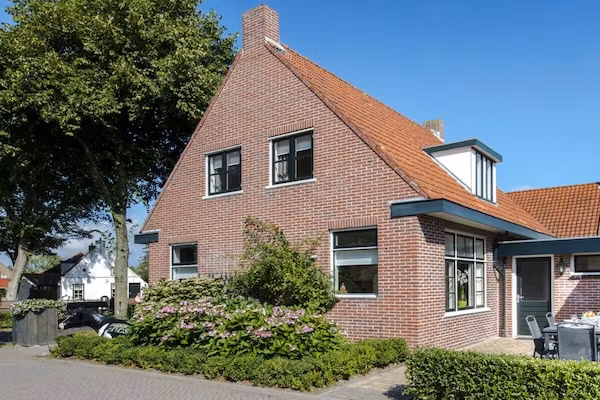 143559 in Nes - Foto 1 van 26