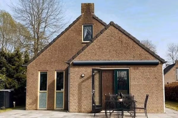 6 - Person Forest Pet & Family Bungalow in Ewijk - Foto 1 van 25