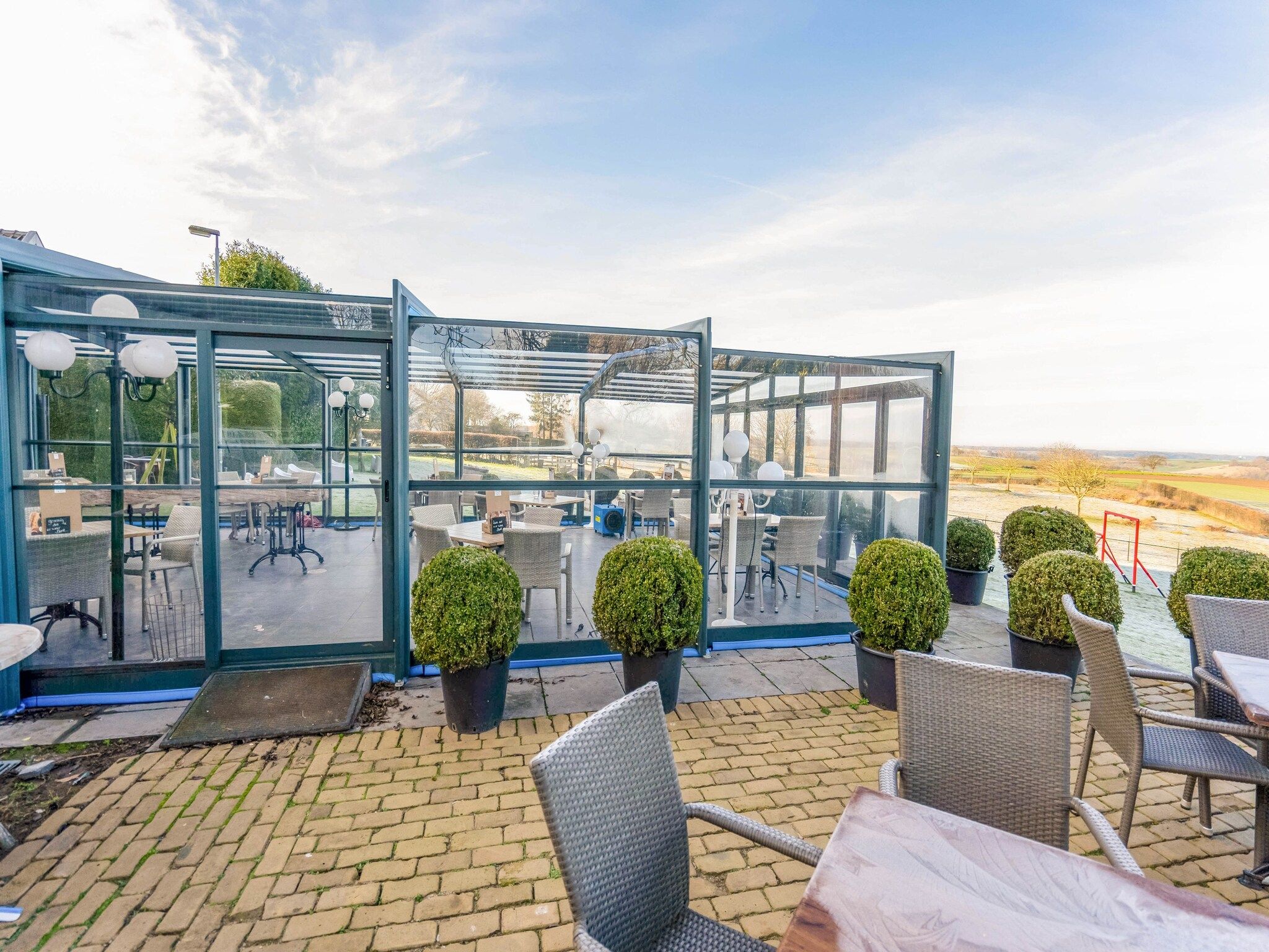 Het terras van Valleyview Cottages - NR02 in Voerendaal