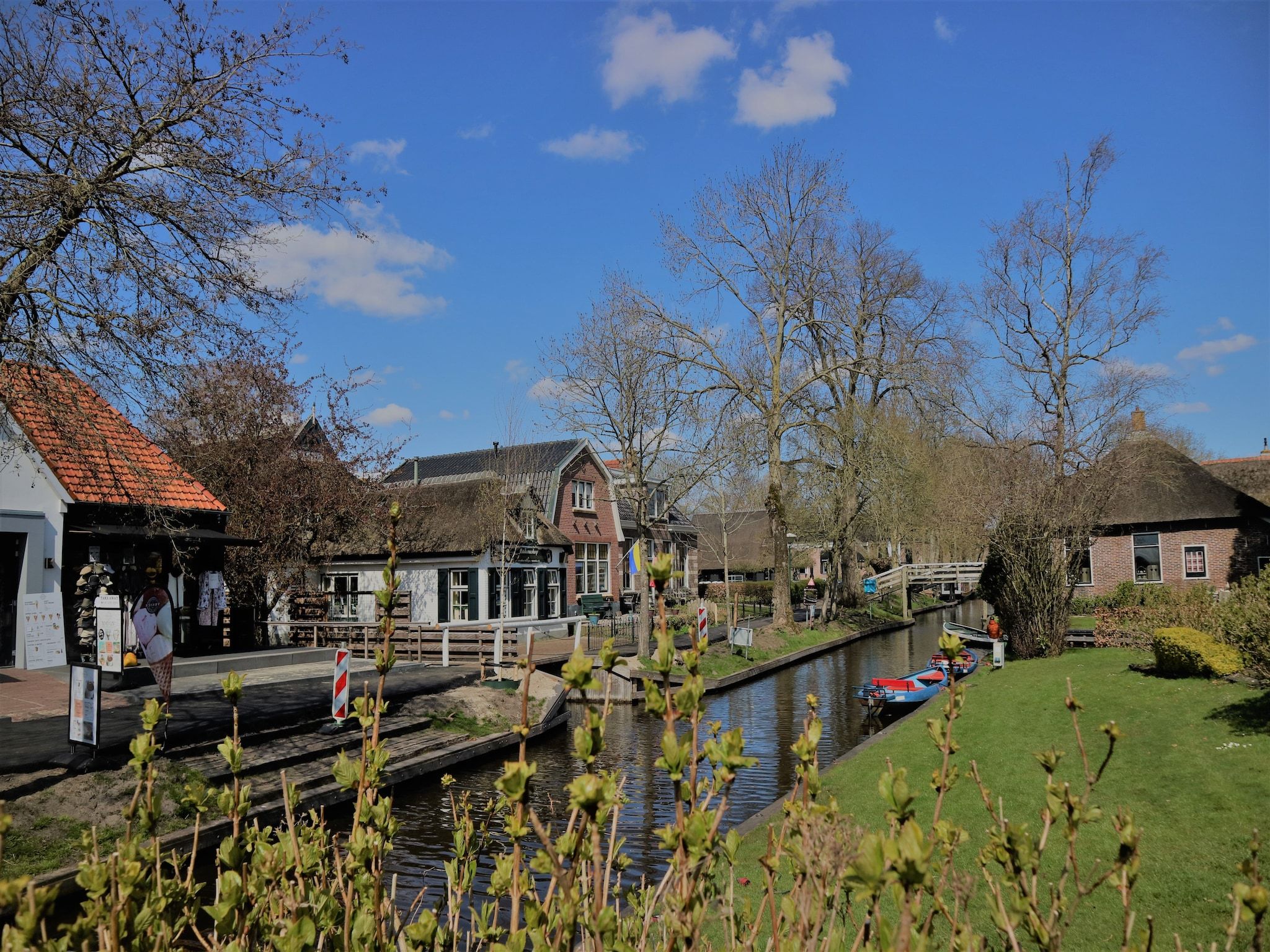 De buitenkant van Logies Paal 4 Giethoorn – 3 persoons in Giethoorn