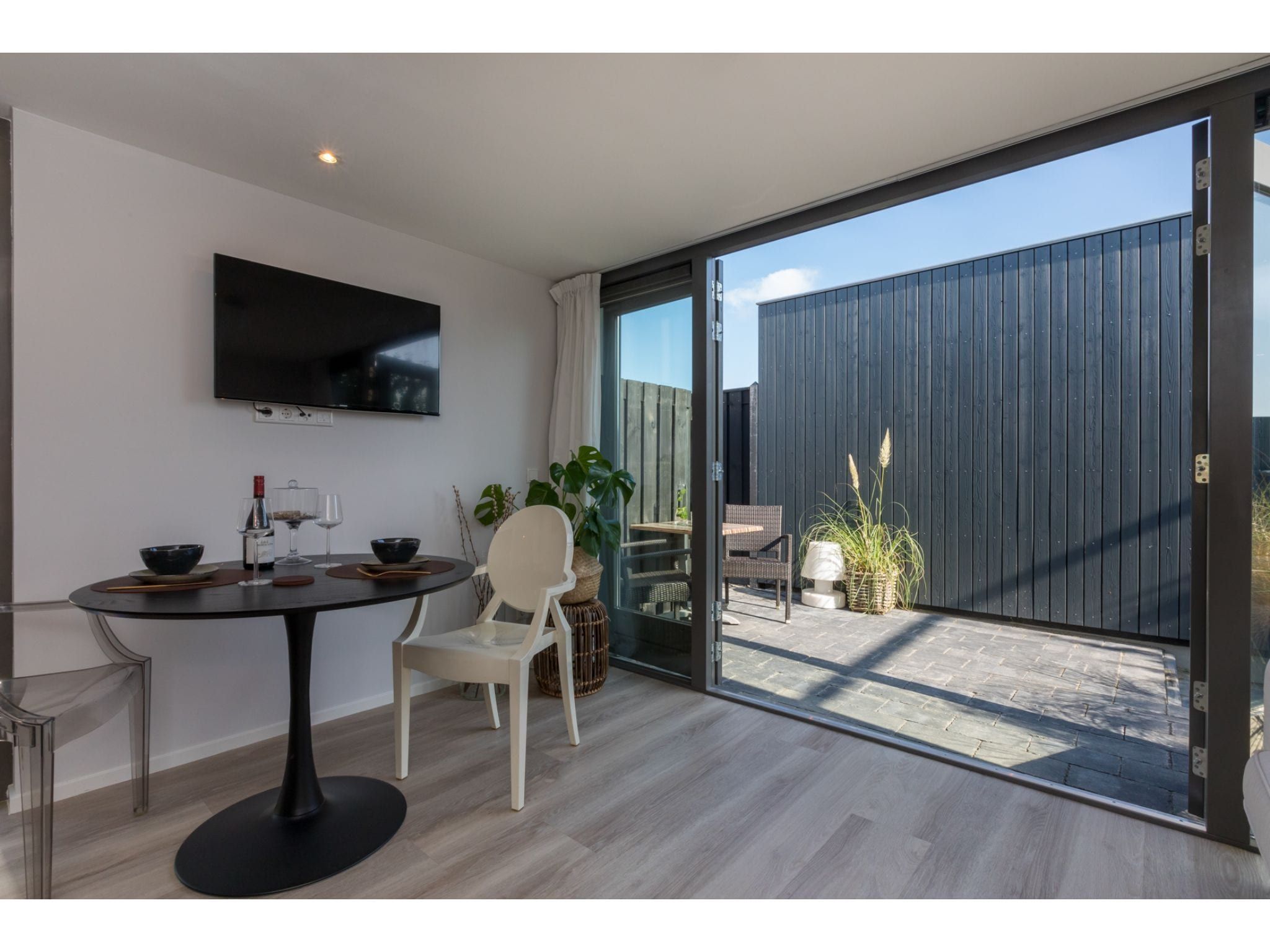 De woonkamer van Piet Mondriaanstraat 6a in Domburg