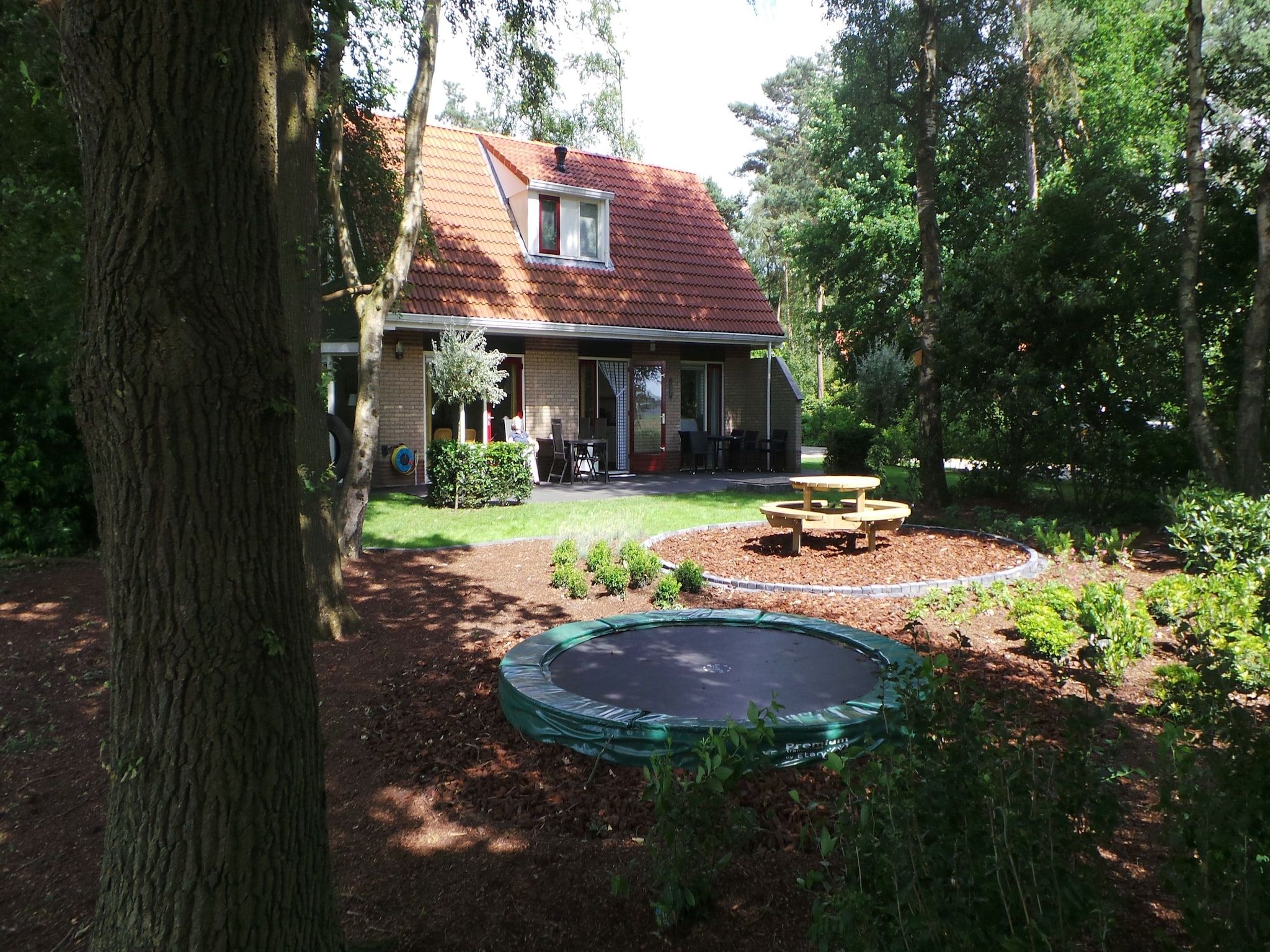 De tuin van Buitenplaats Berg en Bos nummer 15 in Lemele