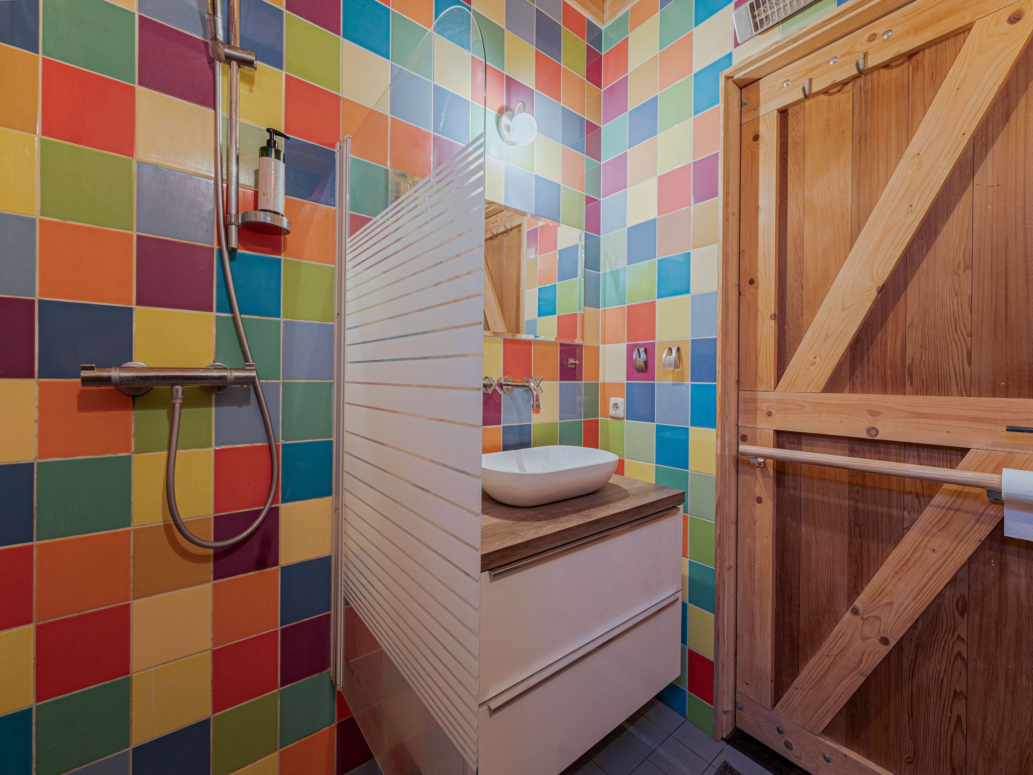 De badkamer van Boshuis De Klim in Norg