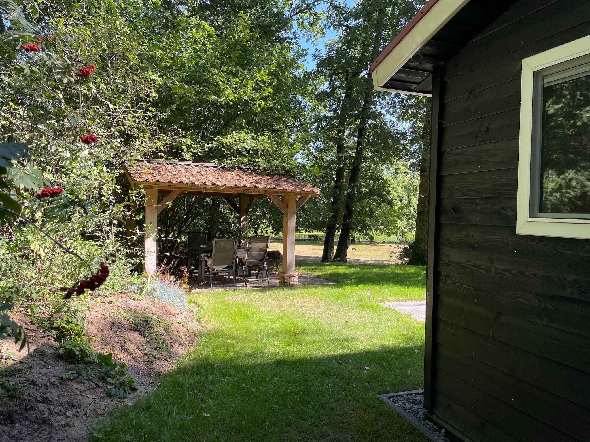 De tuin van De Hooischuur in Hellendoorn in Hellendoorn