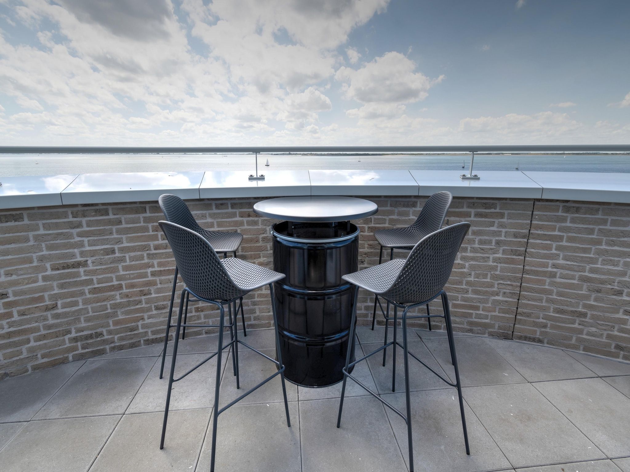 Het terras van Casa Isla Bella in Scherpenisse