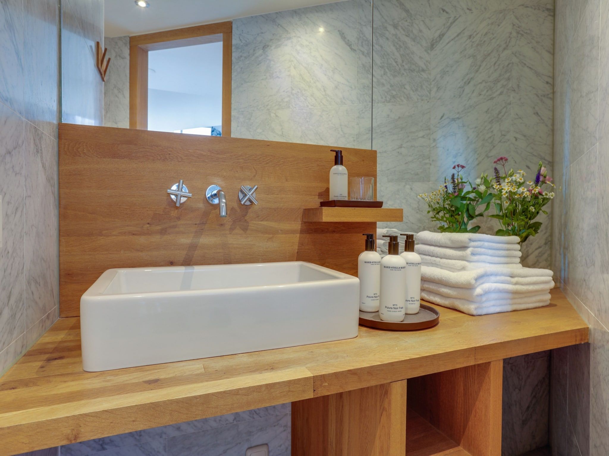 De badkamer van 'Herberg De Waard van Ternaard' in Ternaard