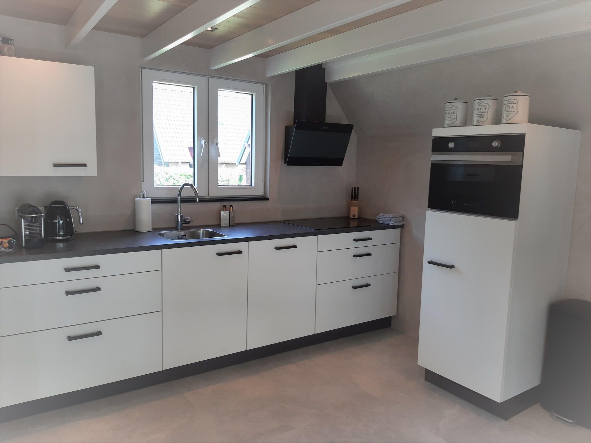 De keuken van Vakantiehuis DJEZ in Tuitjenhorn