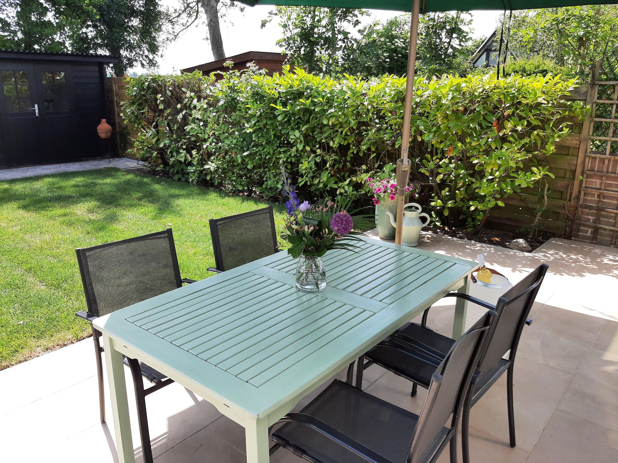 De tuin van Vakantiehuis DJEZ in Tuitjenhorn