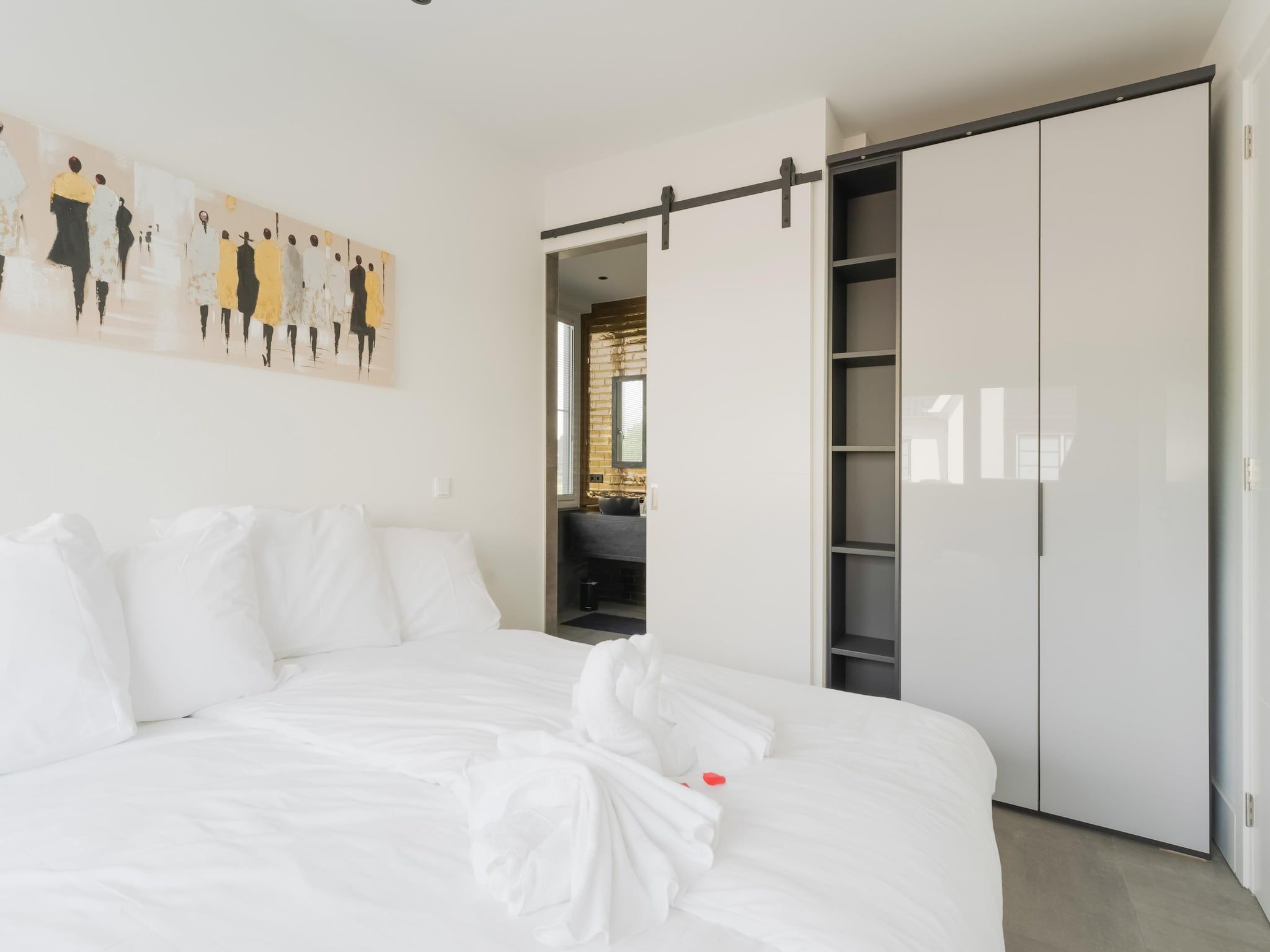 Een slaapkamer van Luxe villa aan het water in Stavoren