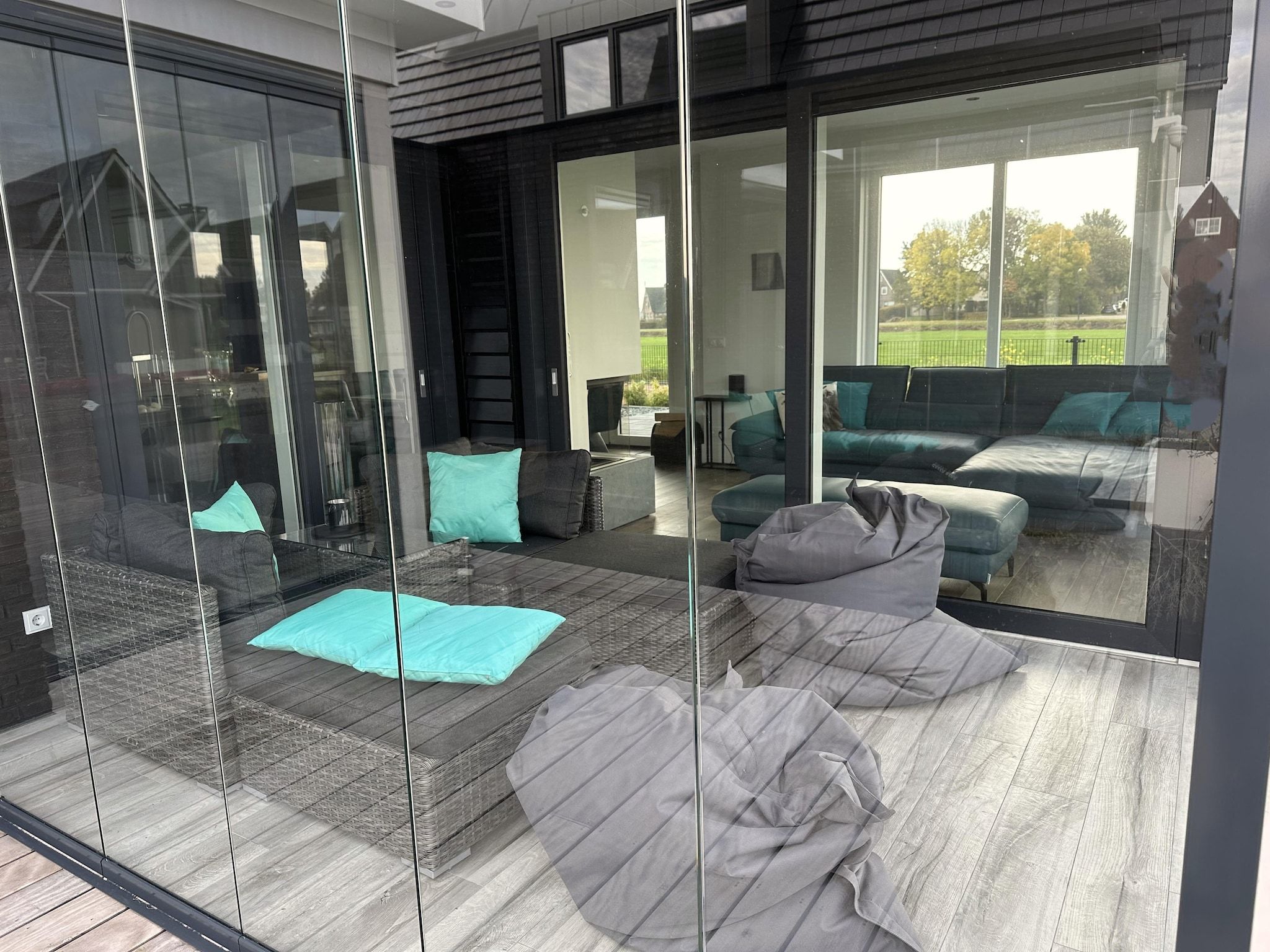 Het terras van Luxe villa aan het water in Stavoren