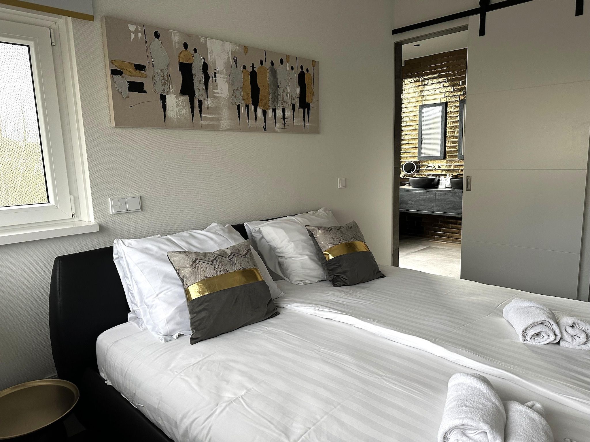 Een slaapkamer van Luxe villa aan het water in Stavoren