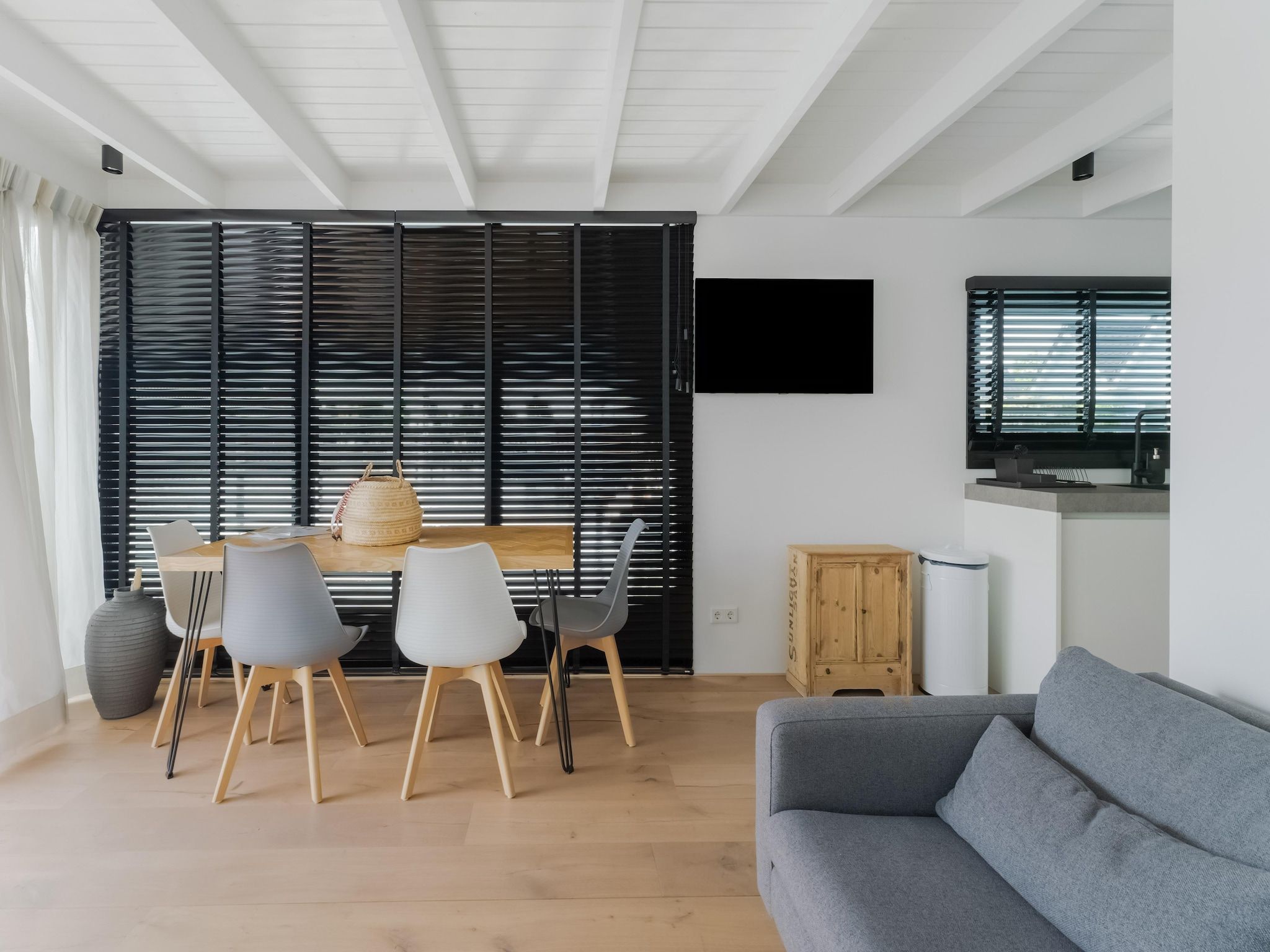 De eetkamer van Boat House Stavoren in Stavoren