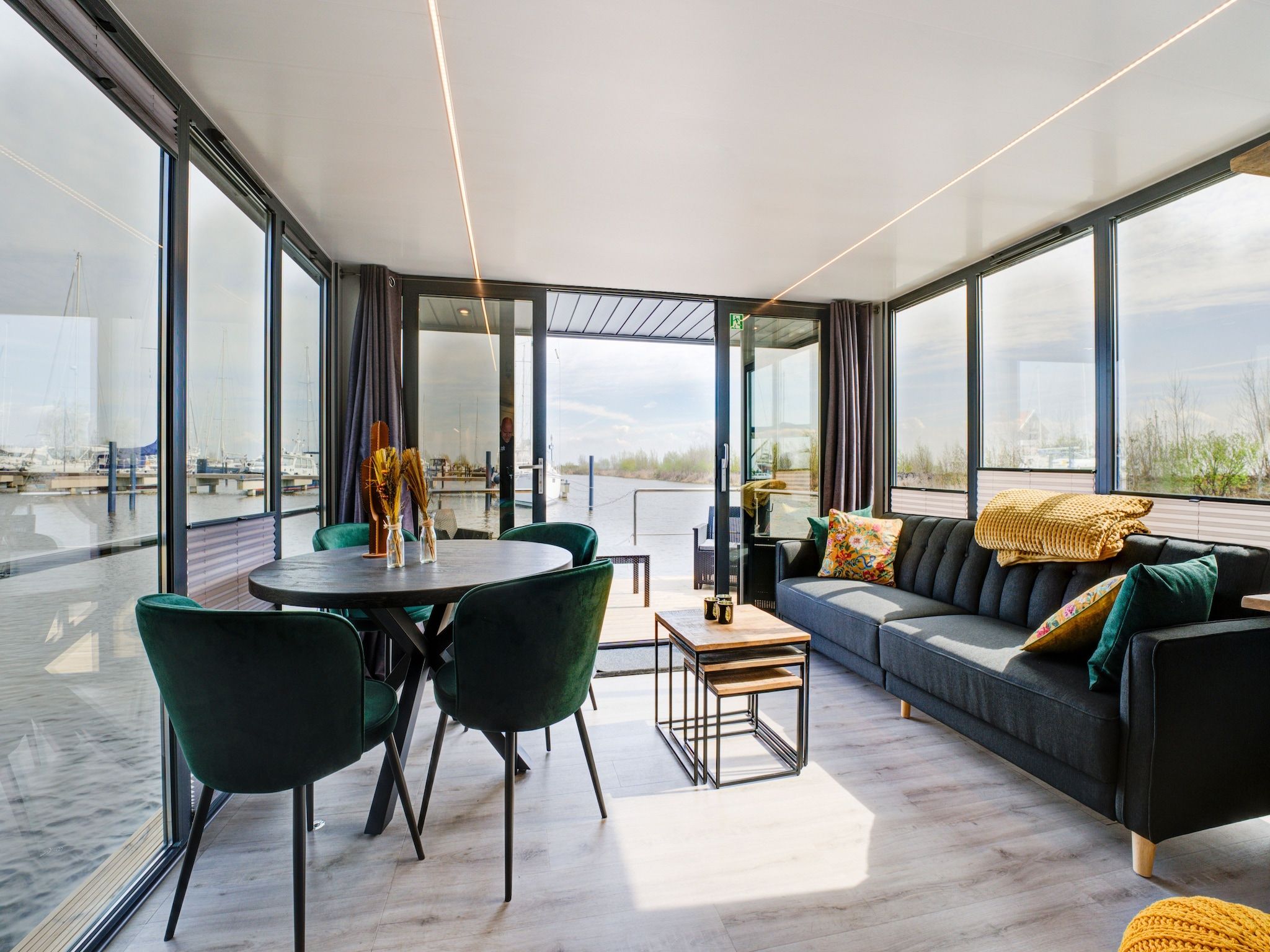 De woonkamer van La Belle Vie in Volendam