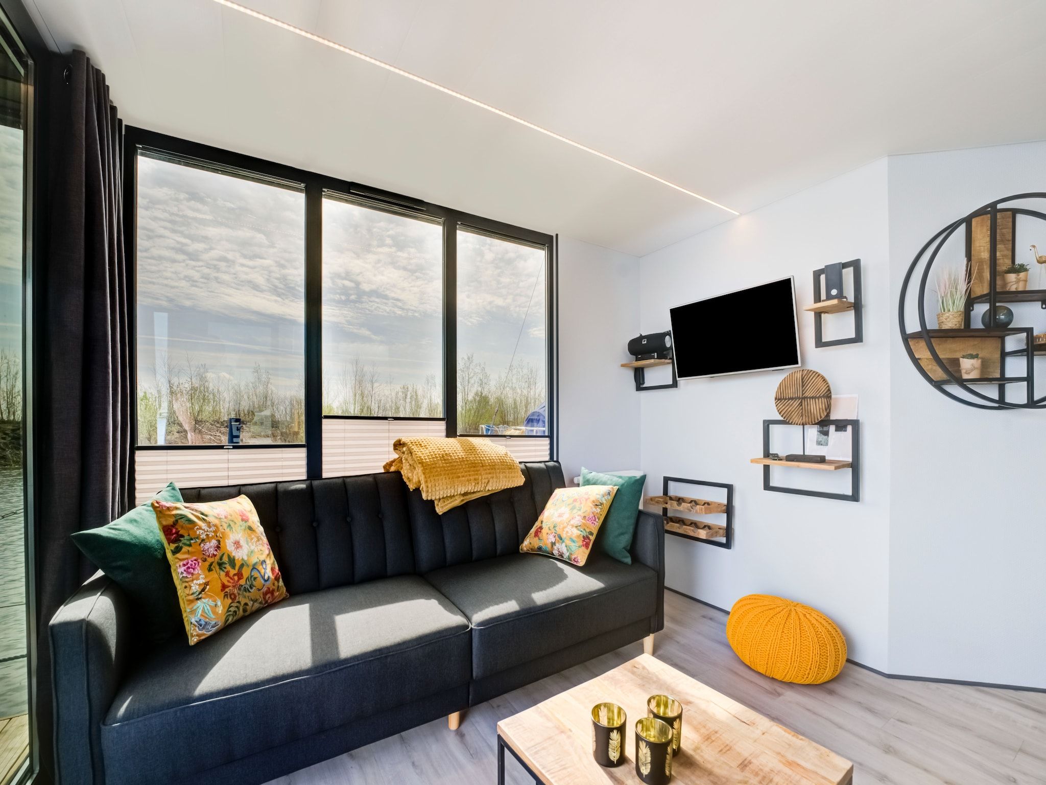 De woonkamer van La Belle Vie in Volendam