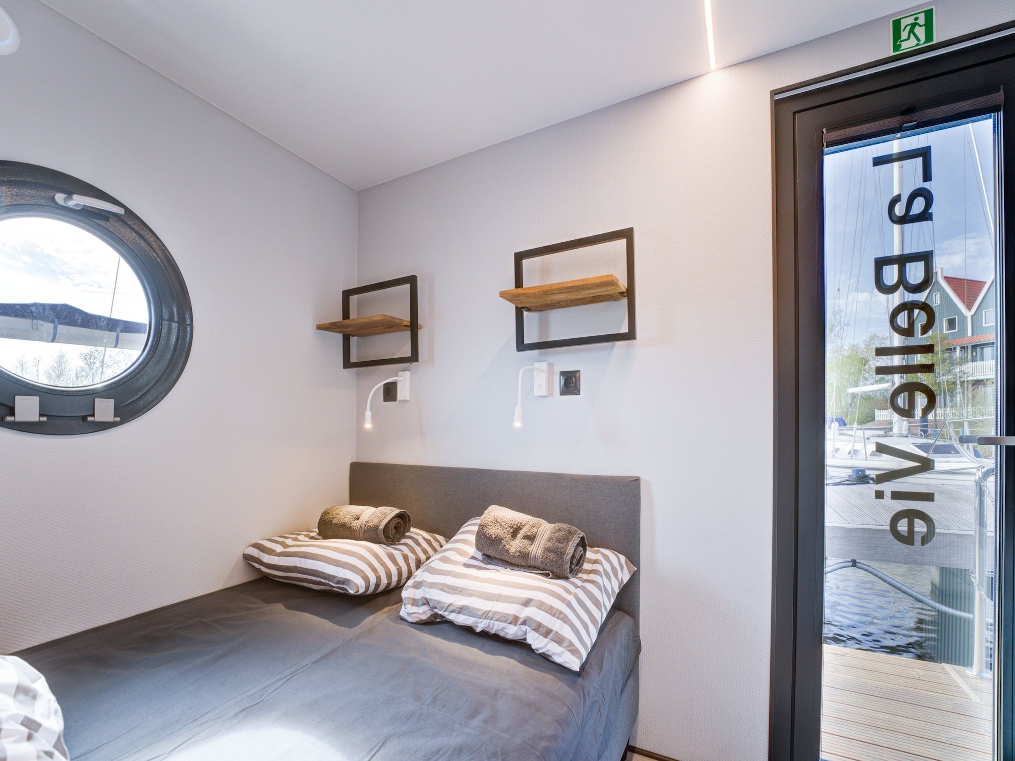 Een slaapkamer van La Belle Vie in Volendam