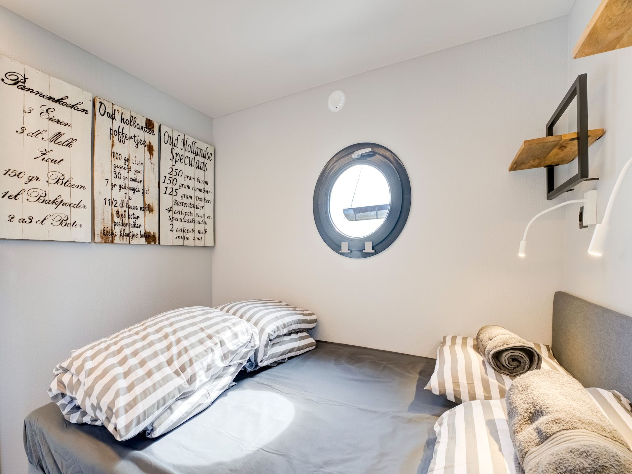 Een slaapkamer van La Belle Vie in Volendam