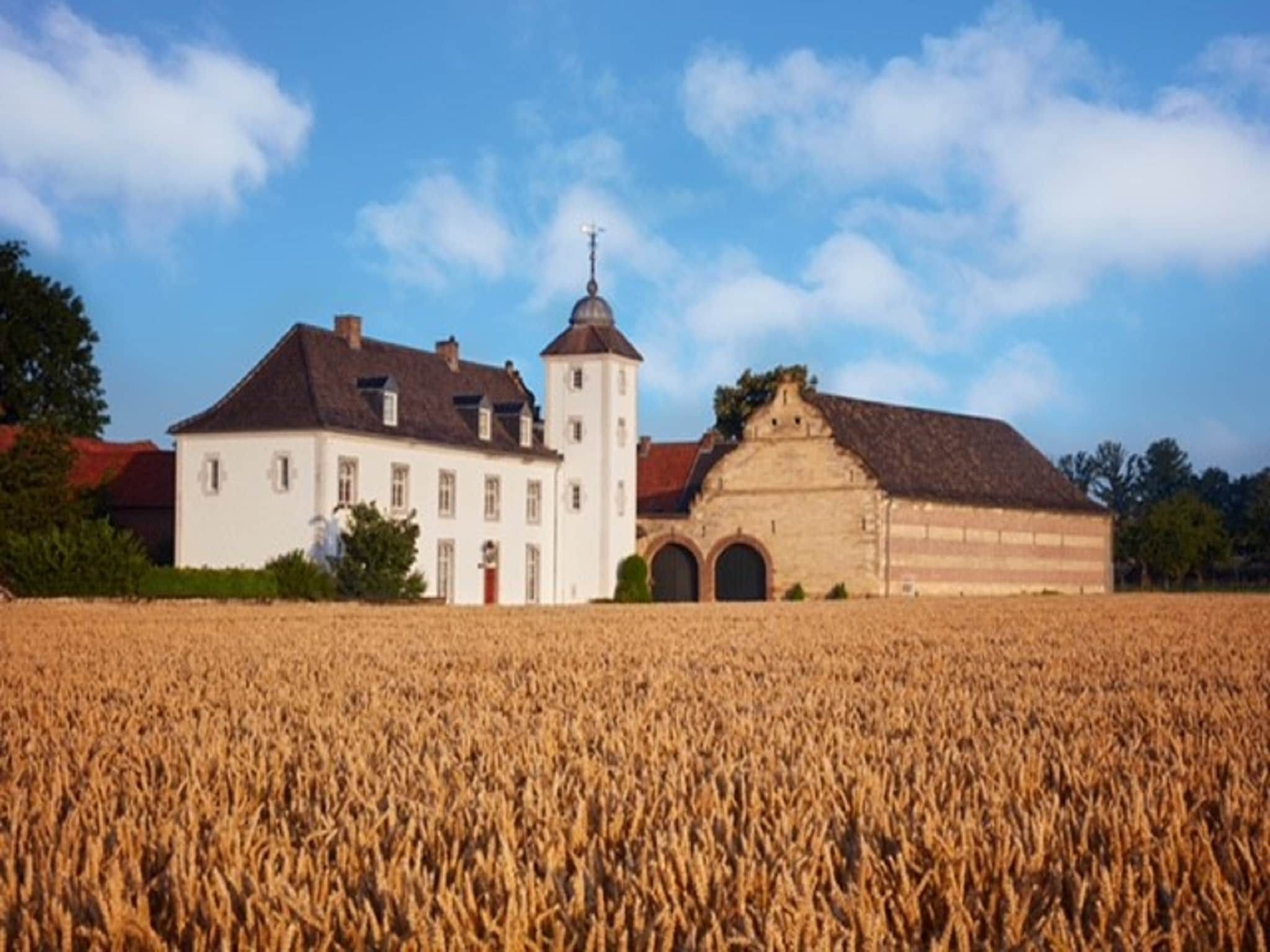 De buitenkant van Herenhoeve de Bockhof in Schimmert
