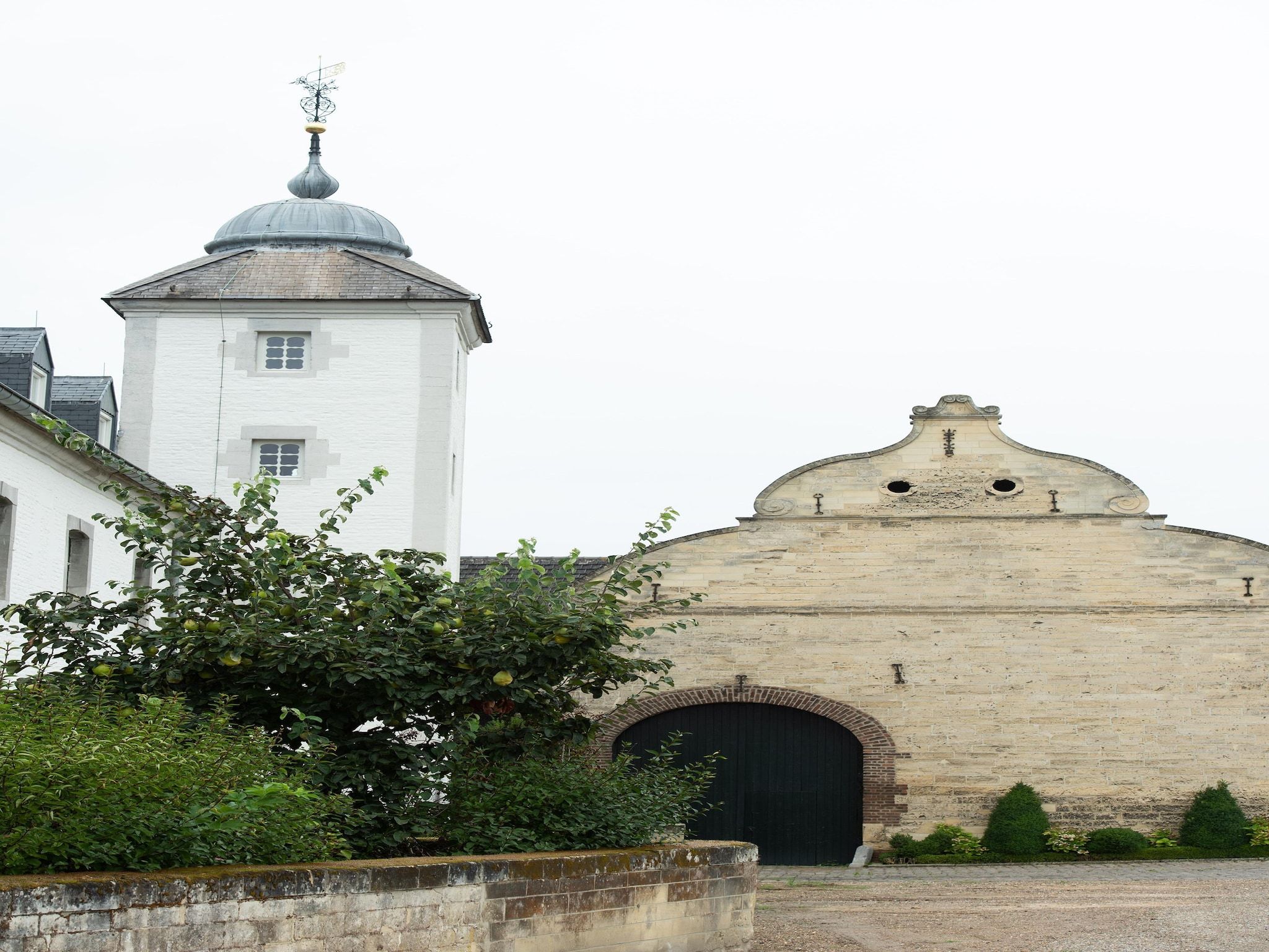 De buitenkant van Herenhoeve de Bockhof in Schimmert