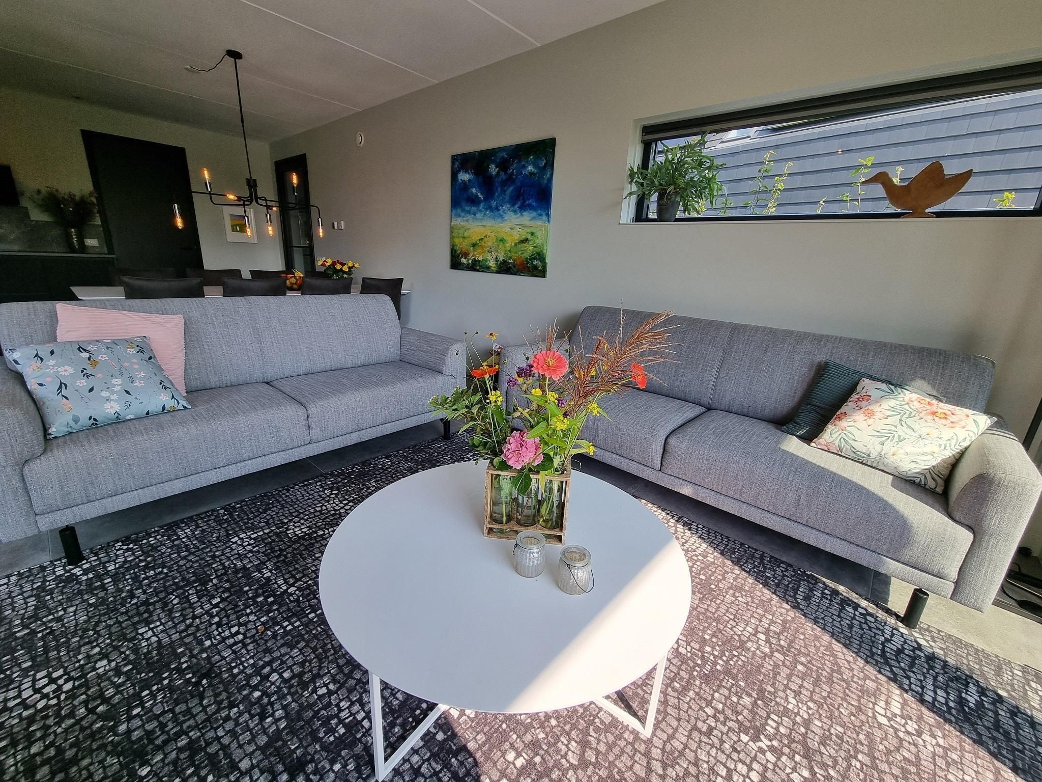 De woonkamer van Watervilla Santjin in Balk