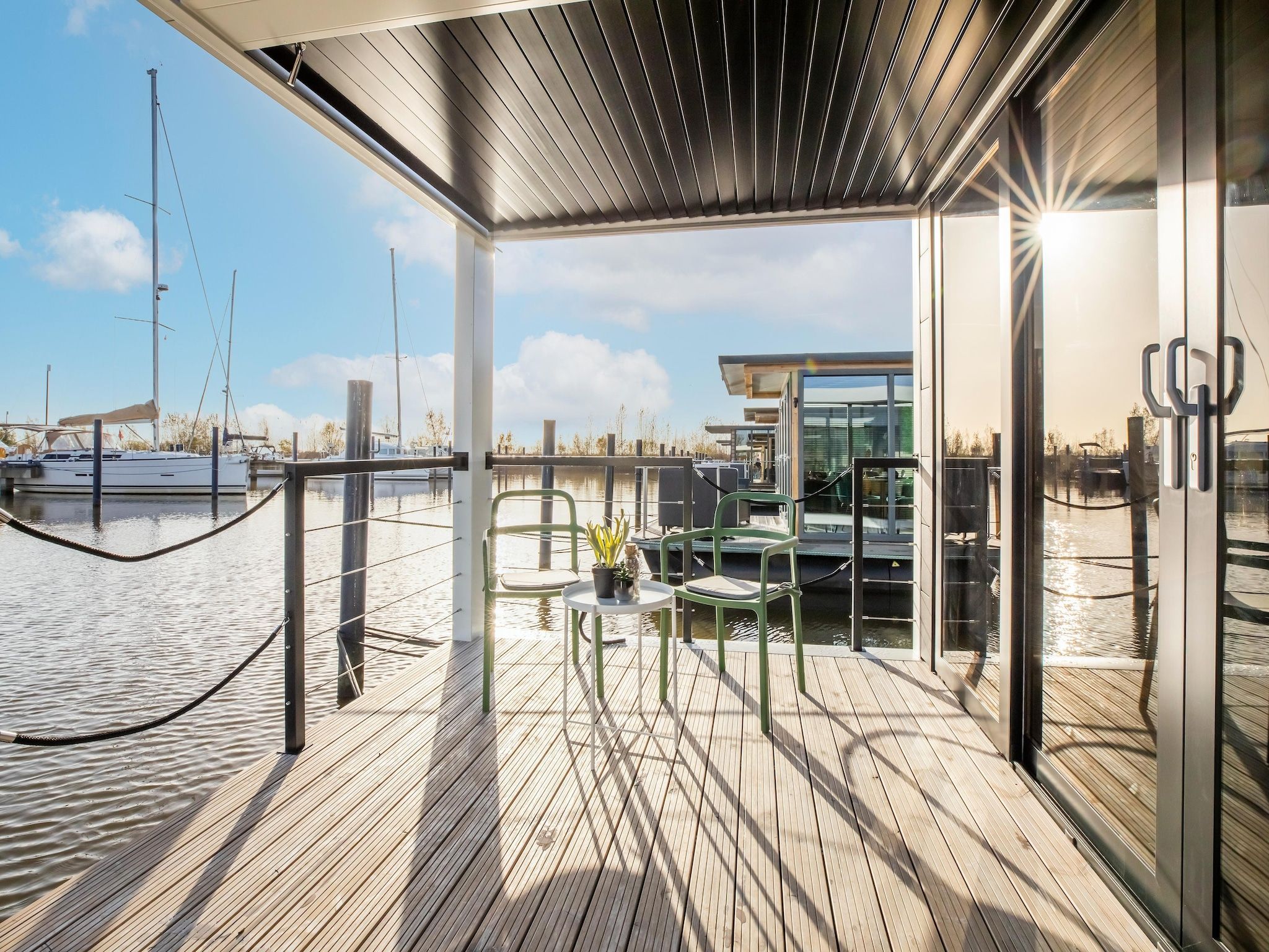 Het terras van Marina Sunrise in Volendam