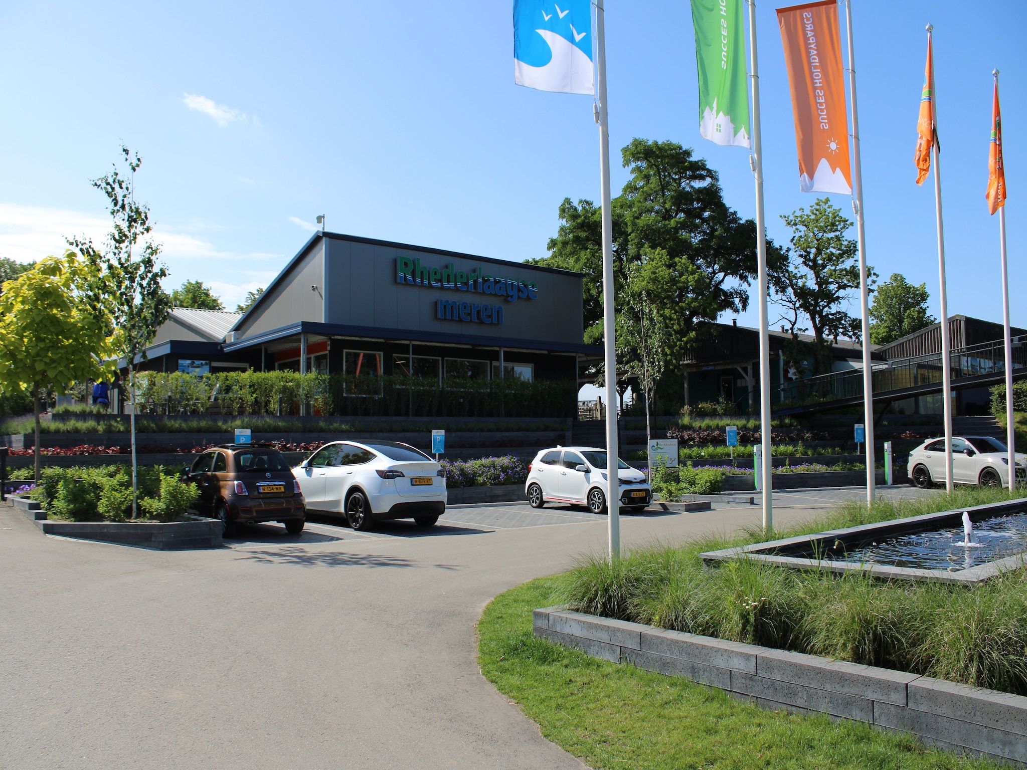 Parkfaciliteiten bij Recreatiepark Rhederlaagse Meren 7 in Lathum