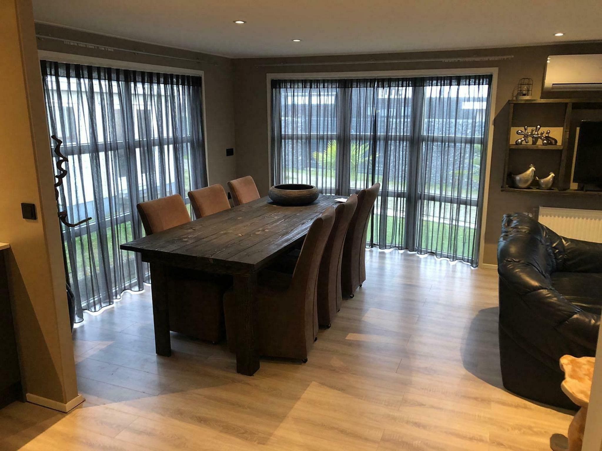 De eetkamer van Recreatiepark Rhederlaagse Meren 7 in Lathum