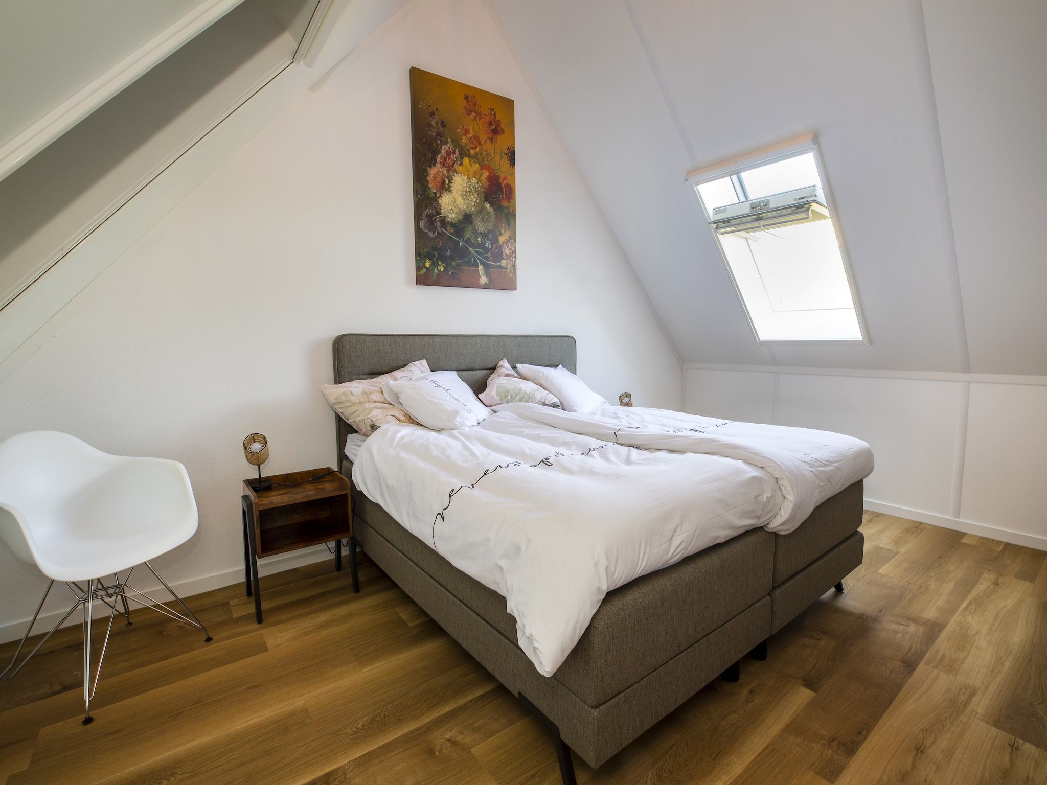 Een slaapkamer van Landgoed Eysinga State 5 in Sint Nicolaasga