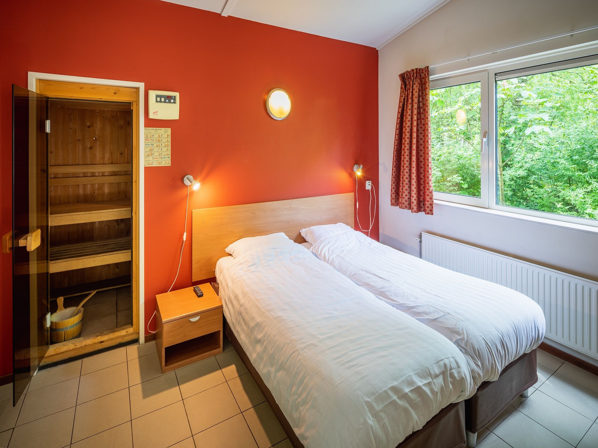 Een slaapkamer van Vakantiepark de Berkenhorst 12 in Kootwijk