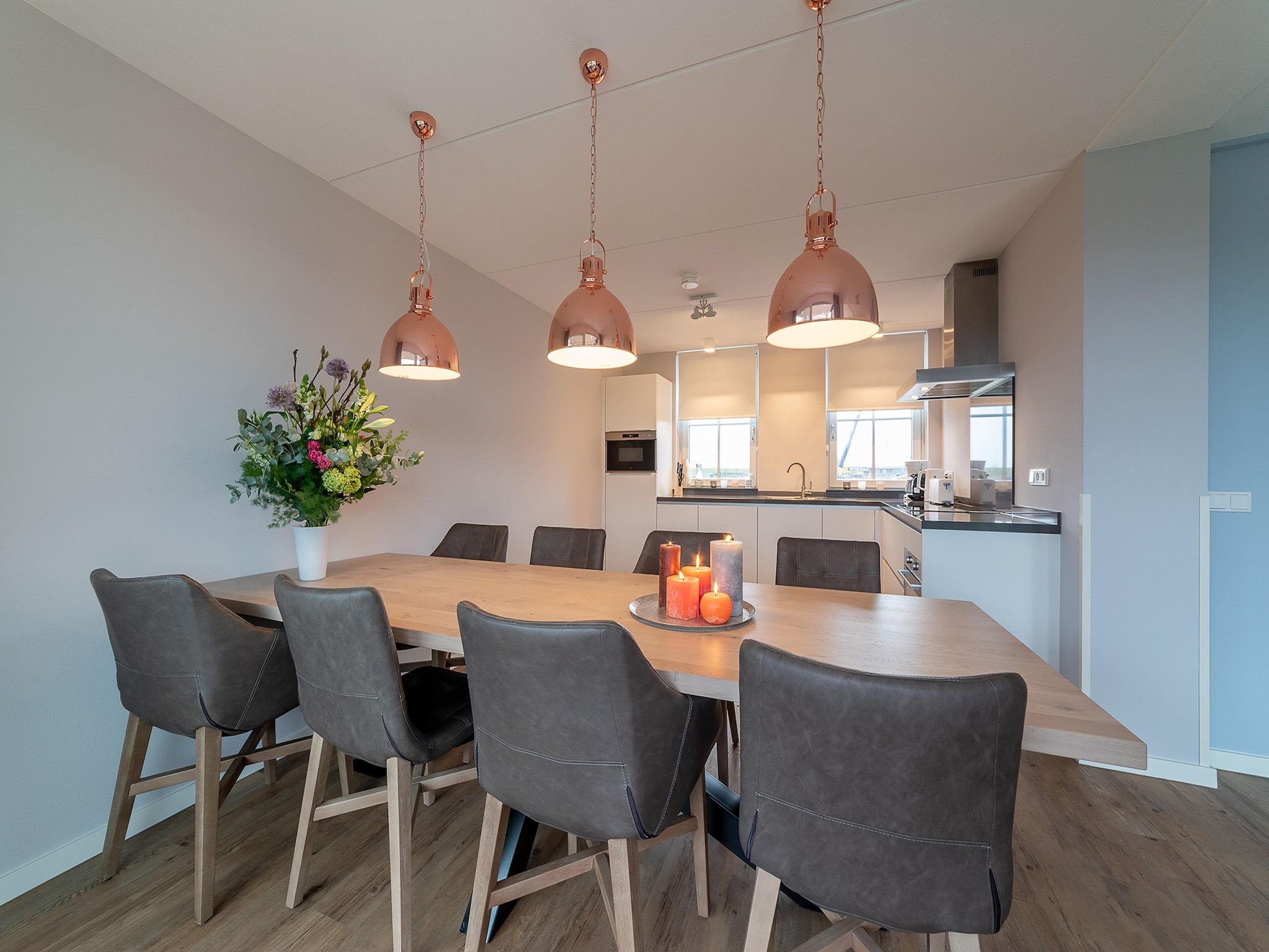 De eetkamer van 6 persoons vrijstaand met sauna - 2 in Colijnsplaat