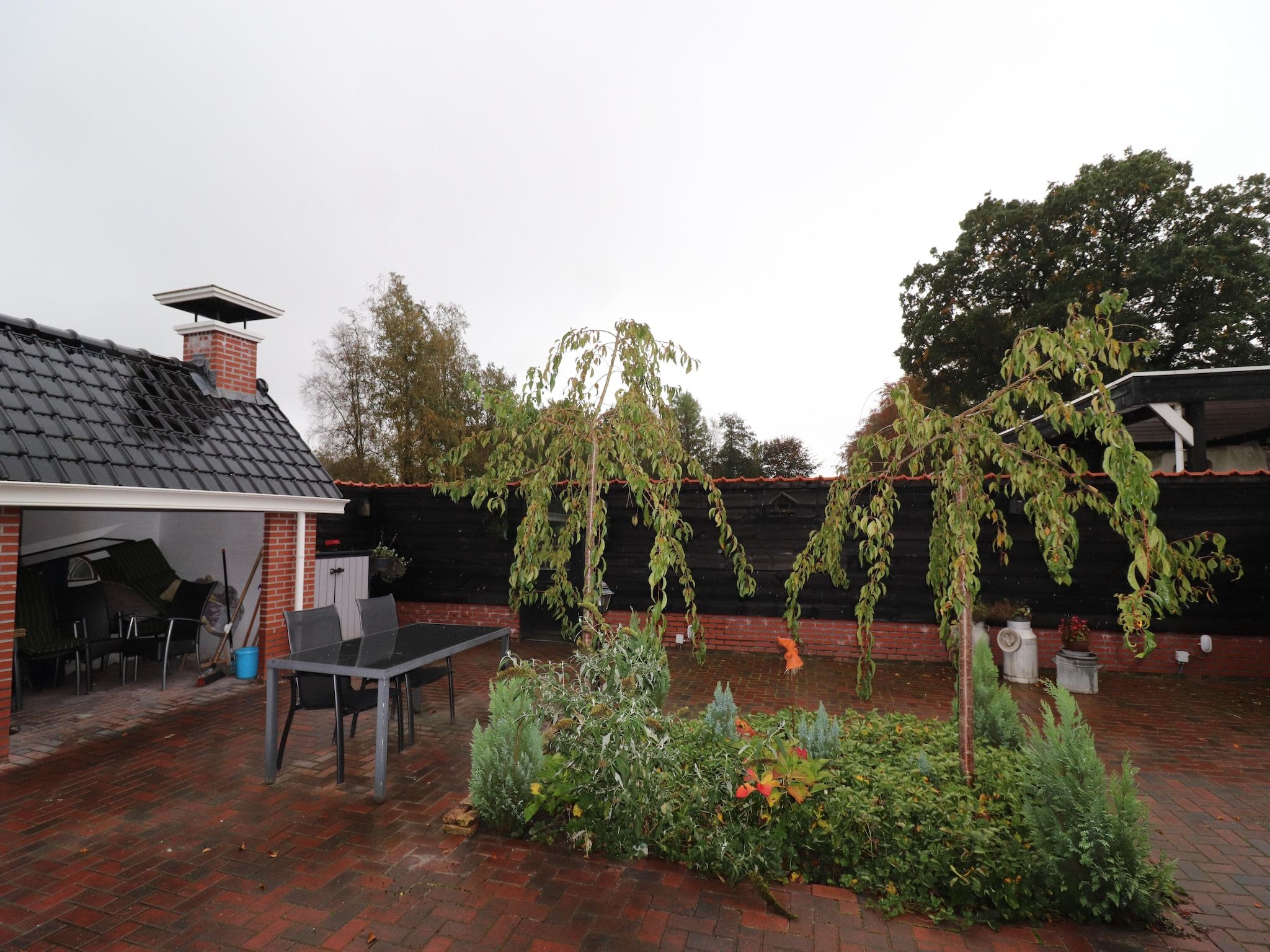 De tuin van Appartement Notenbomer in Kornhorn