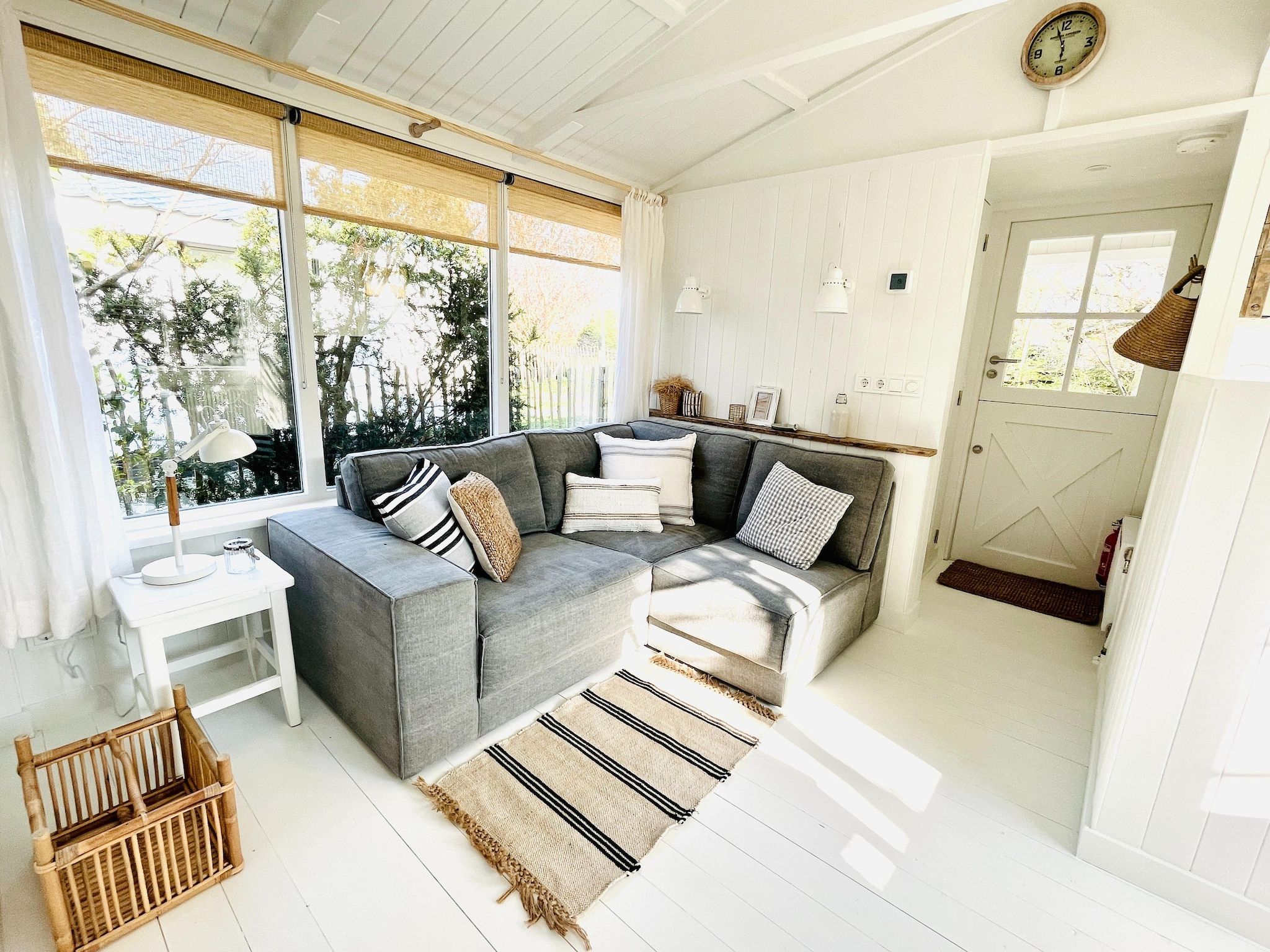 De woonkamer van INFINITY in Callantsoog