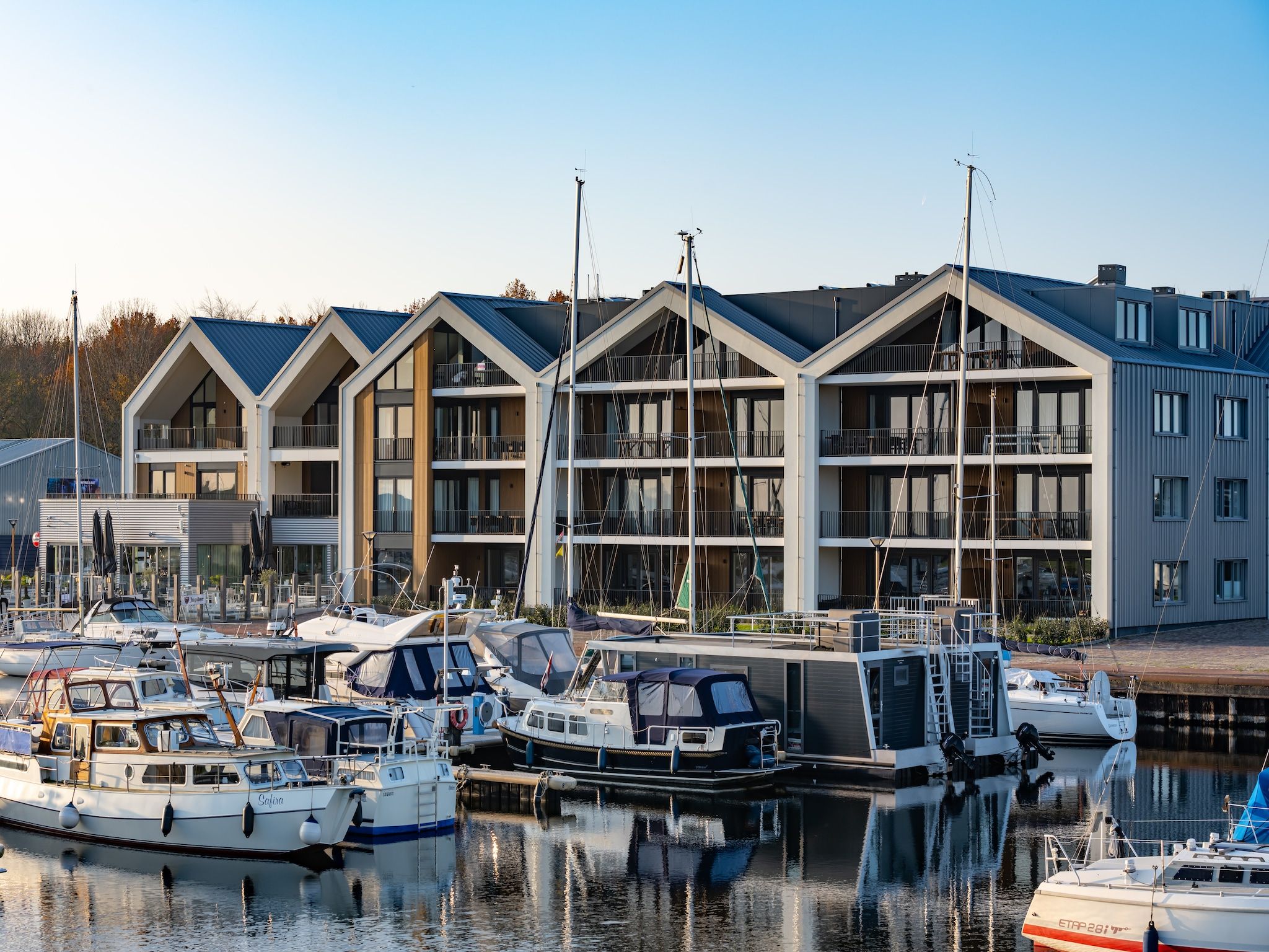 De buitenkant van Harbour Loft 1i Résidence Marina havenzicht in Kamperland