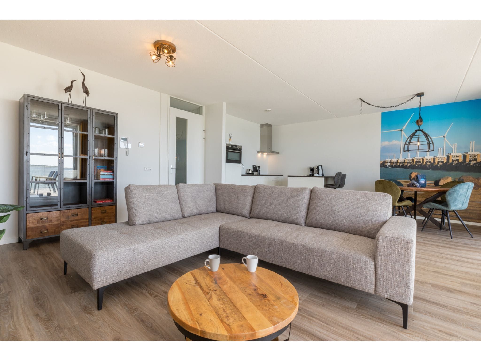 De woonkamer van De Zeester Gorishoeksedijk 41 in Scherpenisse