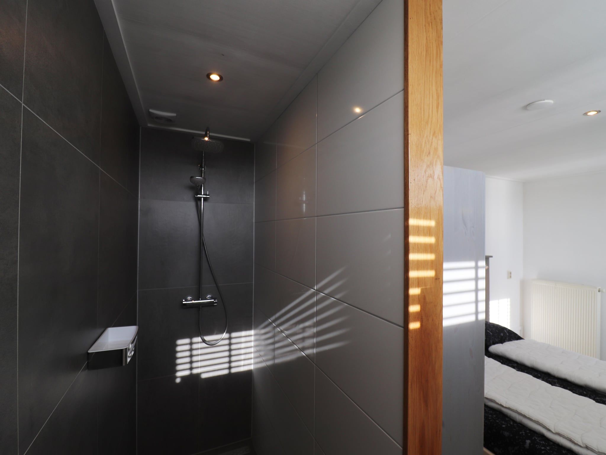 De badkamer van Golfvilla 39 Wellness in Hollum