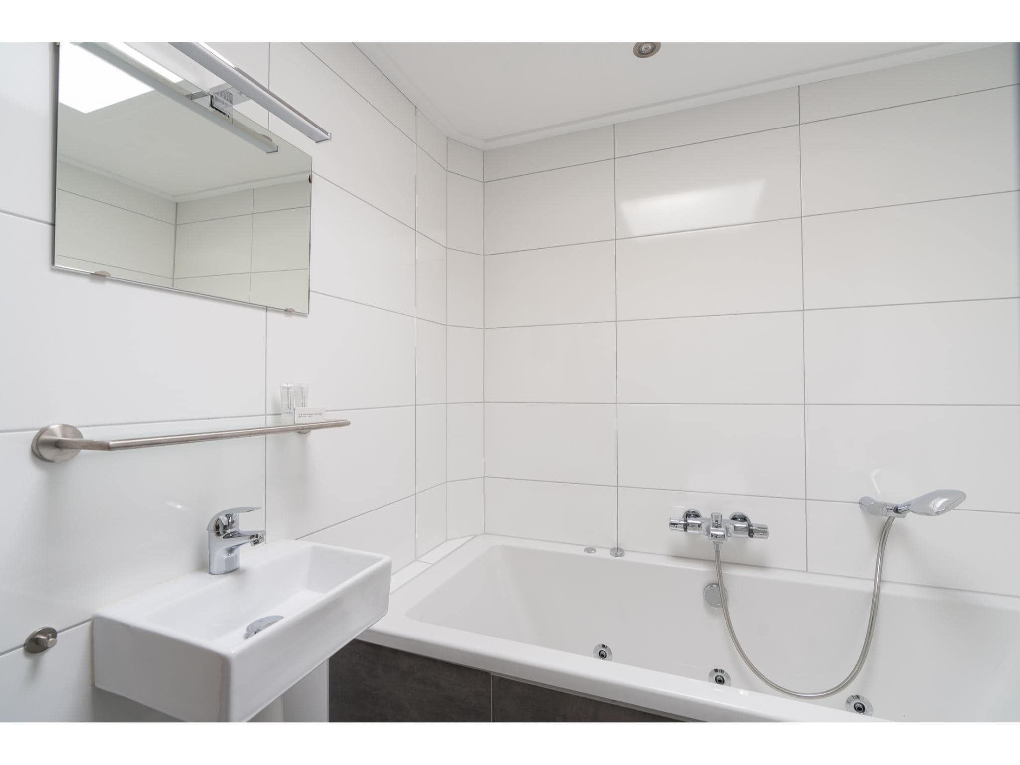 De badkamer van Golfvilla 39 Wellness in Hollum