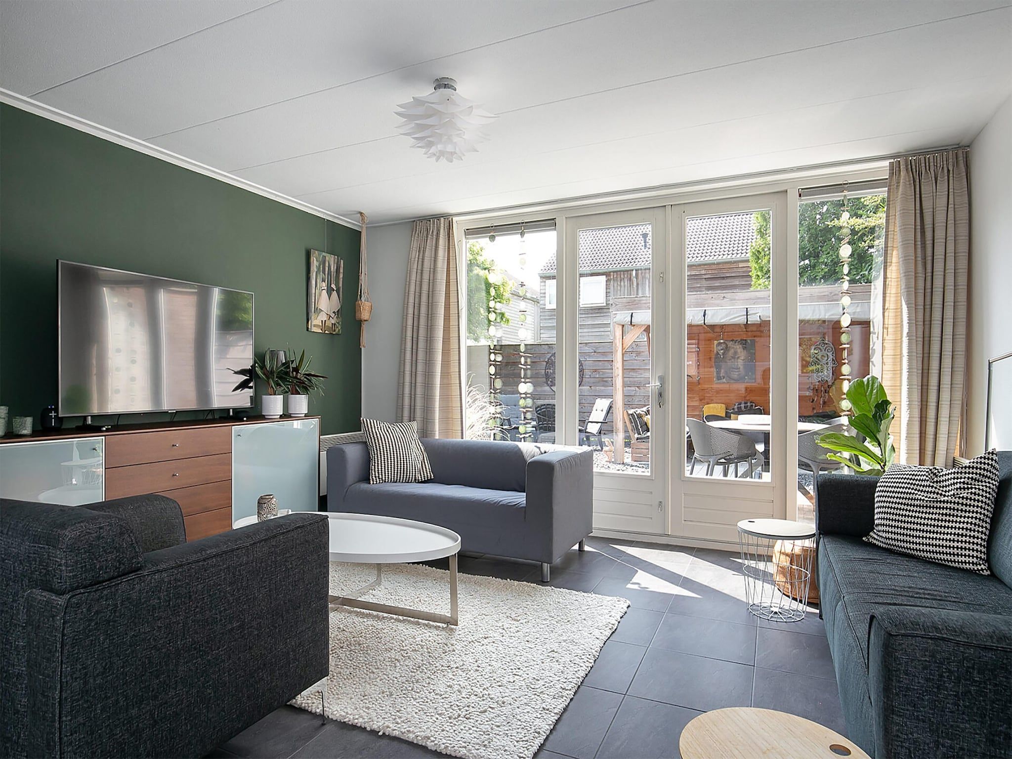 De woonkamer van Yn'e Lijte 110 in Grou