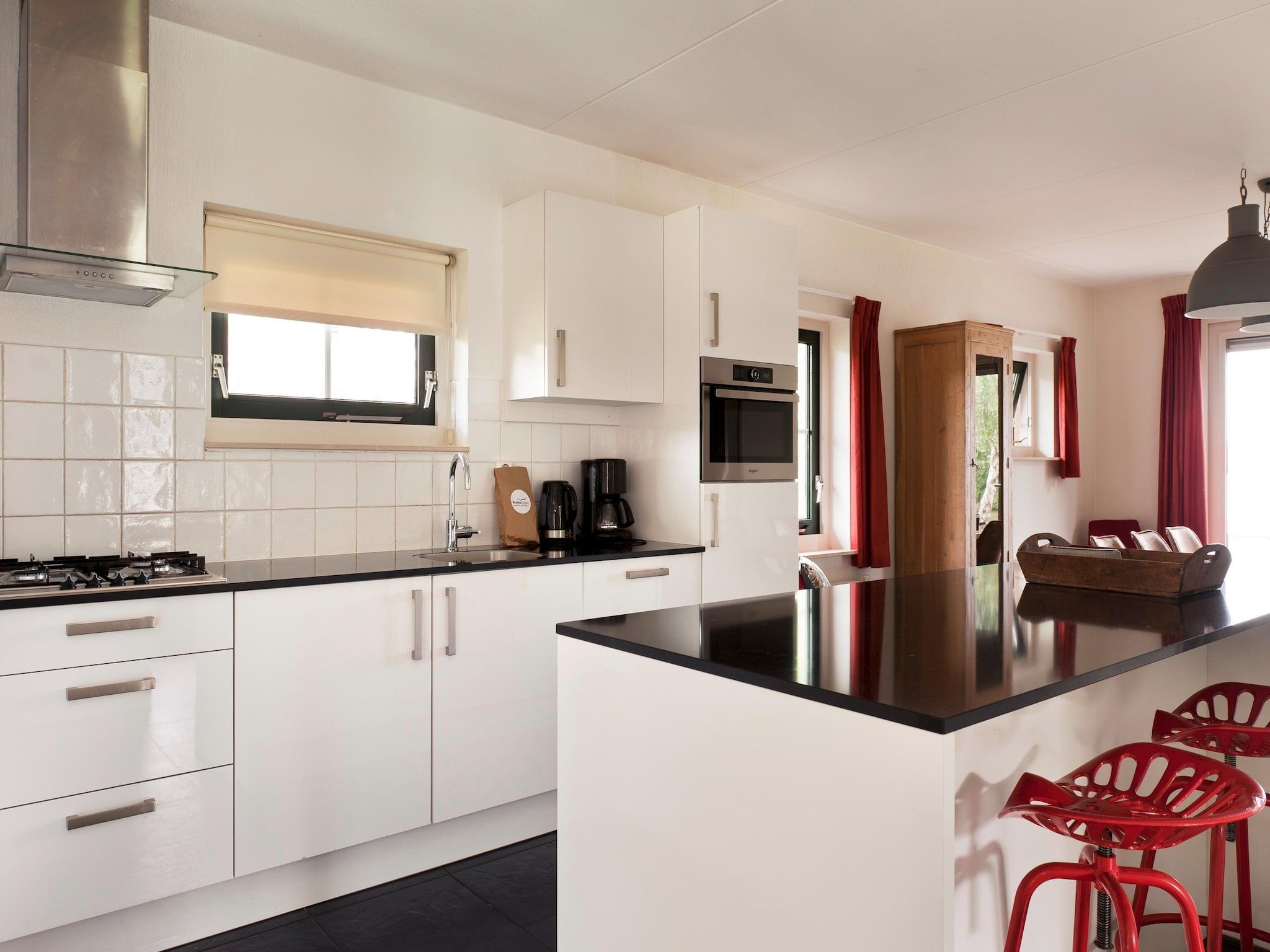 De keuken van 12 pers Lethehuis met sauna buitenspa en toerboot in Vlagtwedde