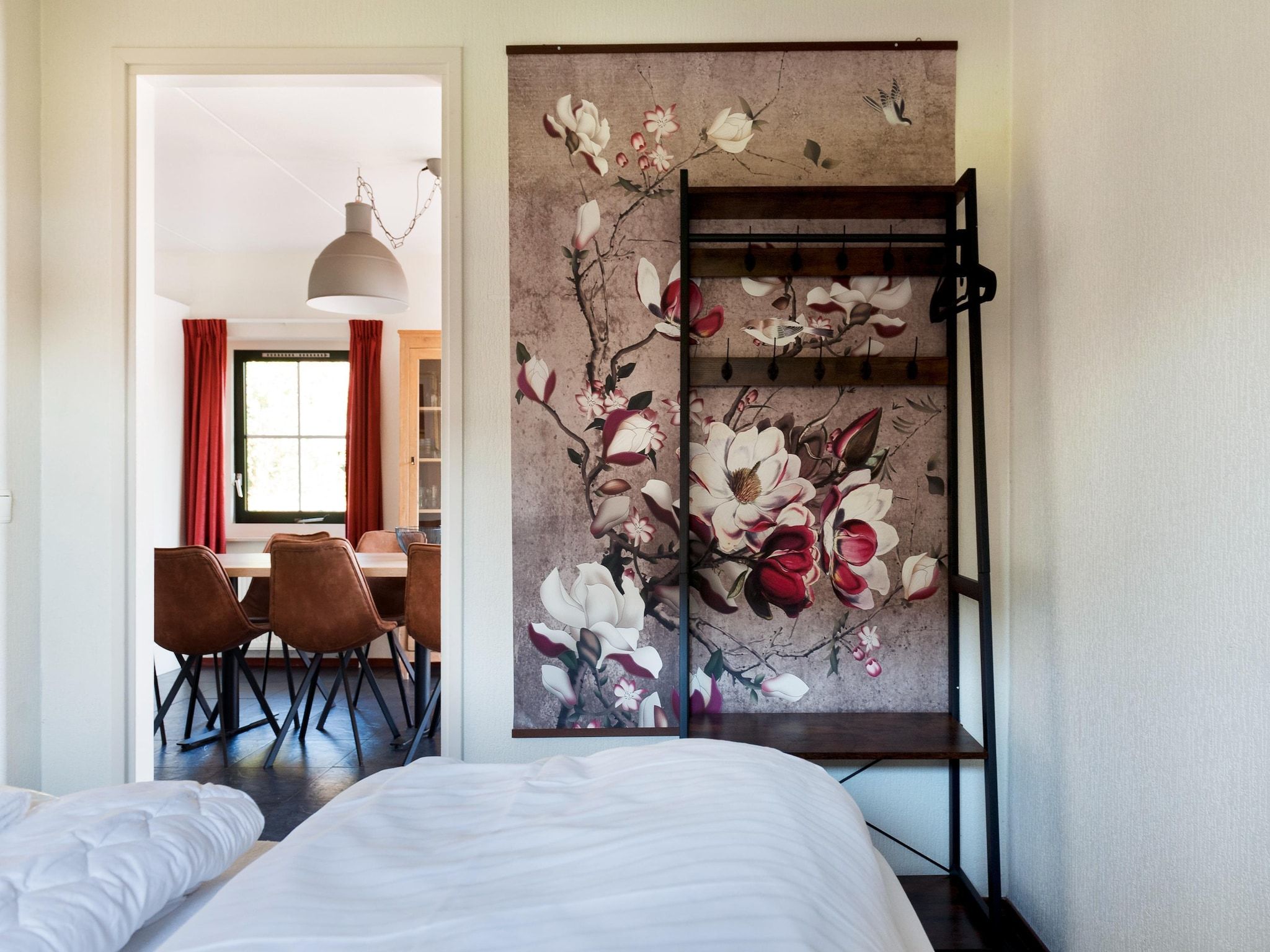 Een slaapkamer van 12 pers Lethehuis met sauna buitenspa en toerboot in Vlagtwedde