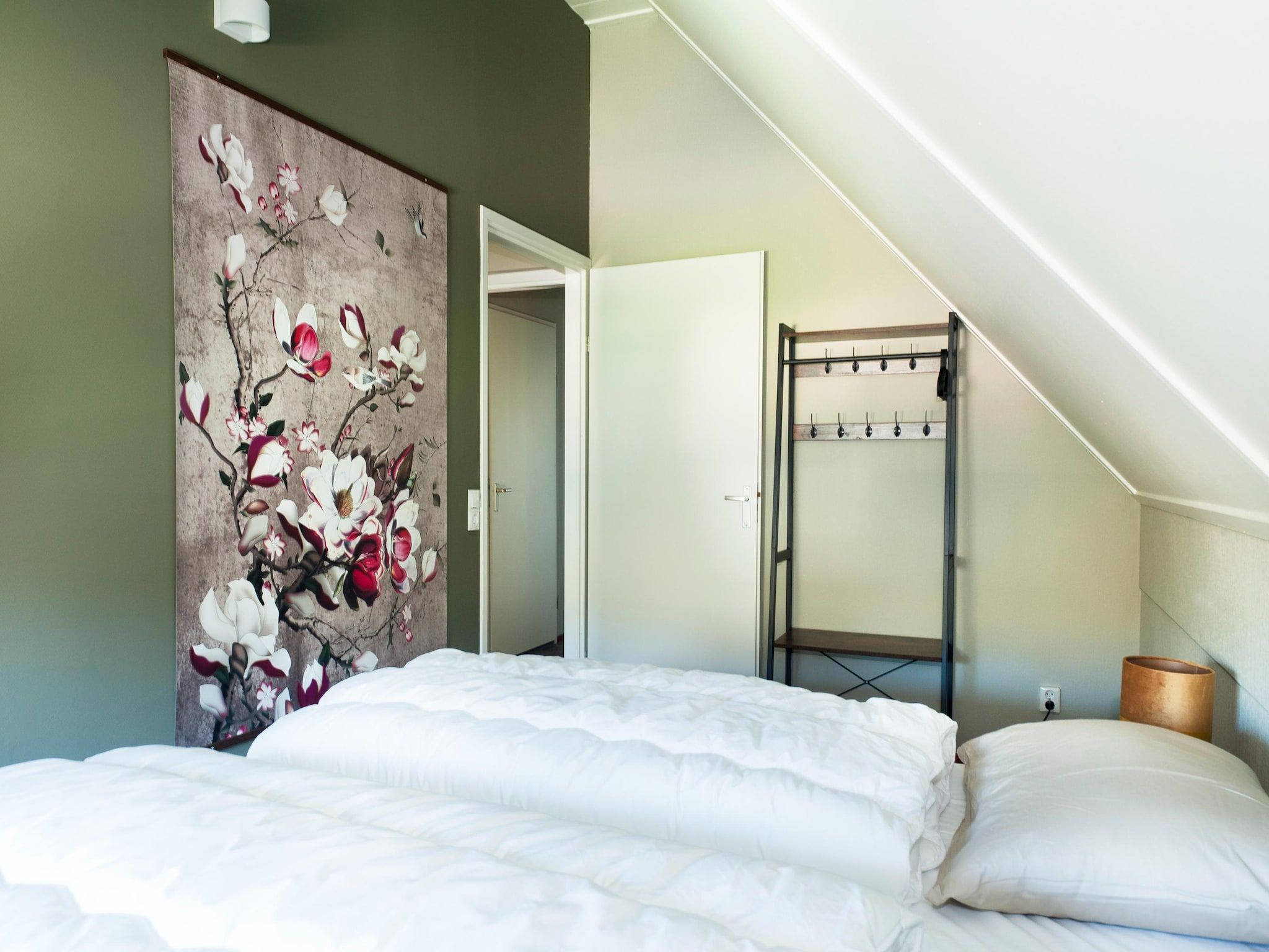 Een slaapkamer van 12 pers Lethehuis met sauna buitenspa en toerboot in Vlagtwedde