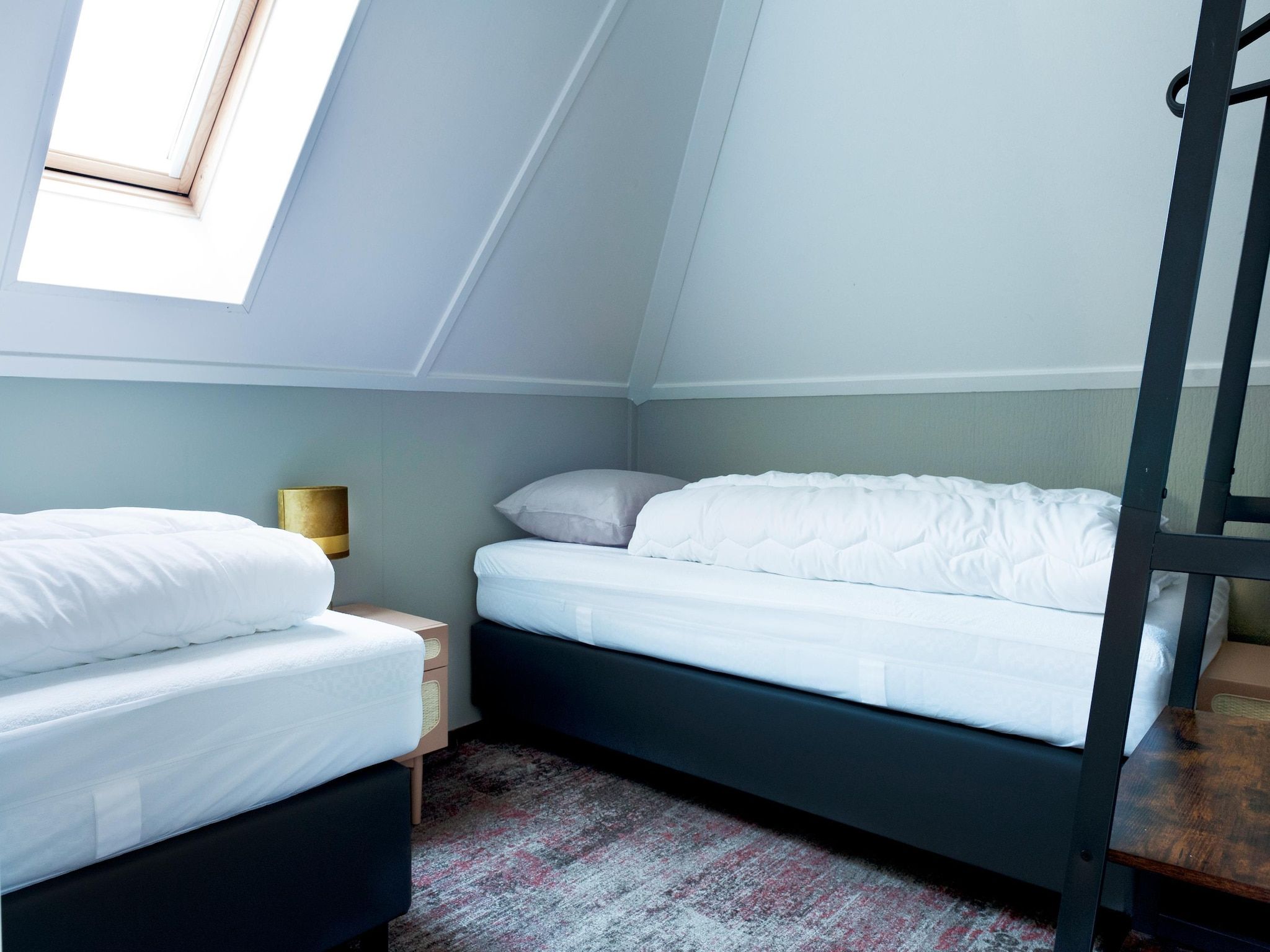 Een slaapkamer van 12 pers Lethehuis met sauna buitenspa en toerboot in Vlagtwedde