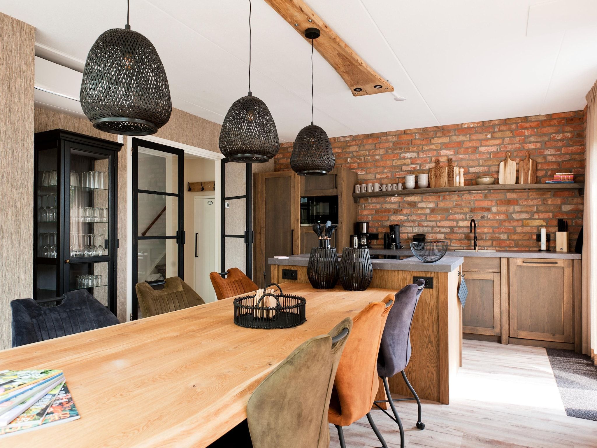 De keuken van 8 pers Metbroekhuis Wellness de luxe met sauna & buitenspa in Groningen