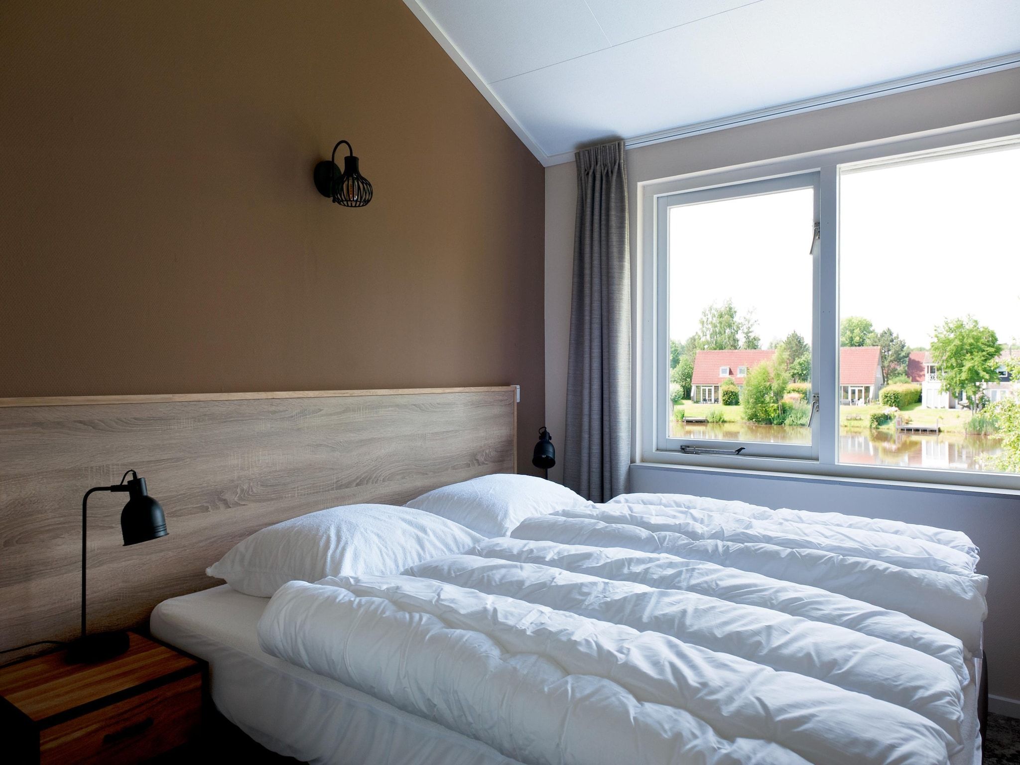 Een slaapkamer van 8 pers Metbroekhuis Wellness de luxe met sauna & buitenspa in Groningen