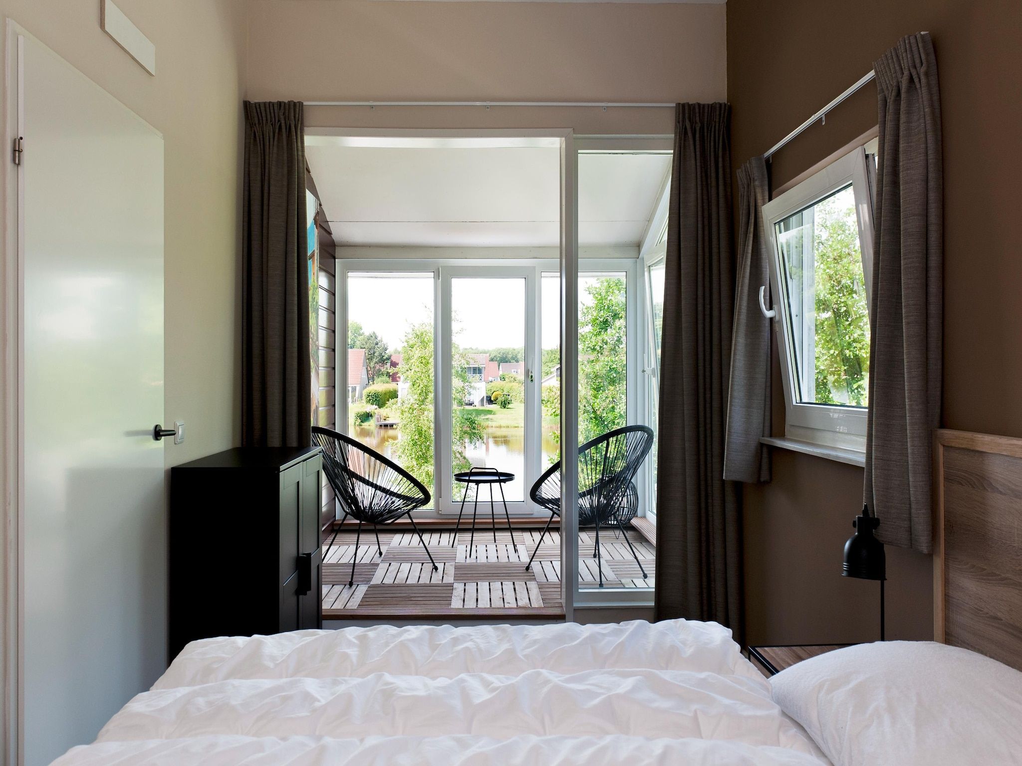 Een slaapkamer van 8 pers Metbroekhuis Wellness de luxe met sauna & buitenspa in Groningen