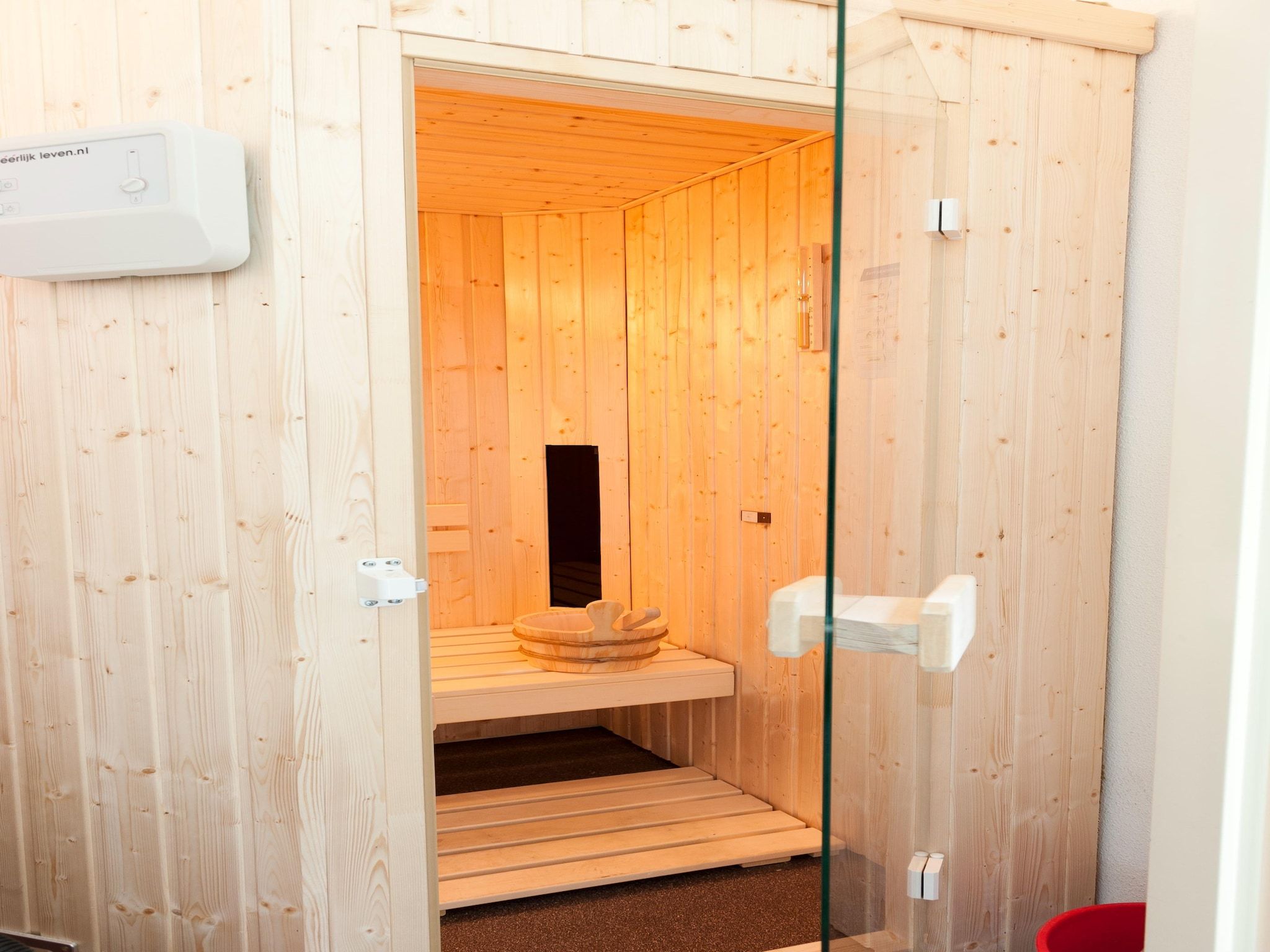 Wellness bij 8 pers Westerwolde Prestige Welness met buitenspa in Vlagtwedde