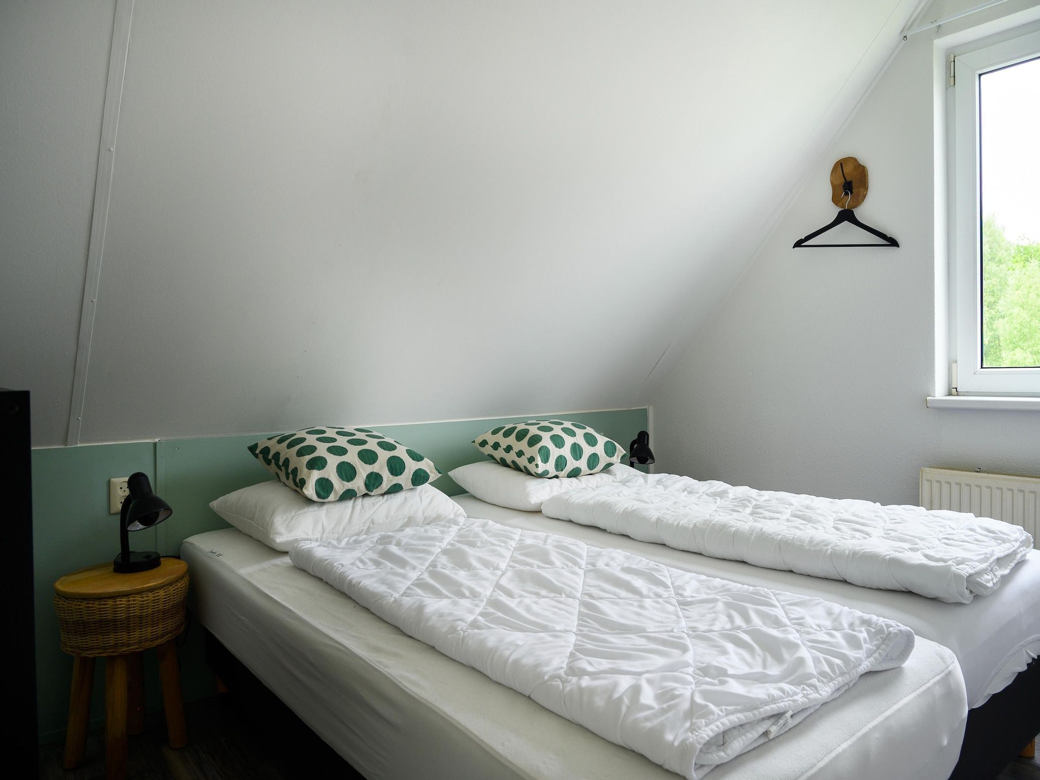 Een slaapkamer van 8 pers Westerwolde Prestige Welness met buitenspa in Vlagtwedde